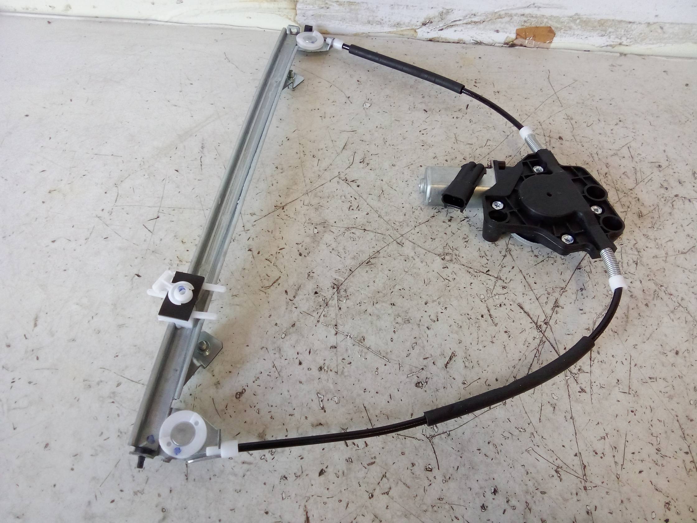 Alzacristallo elettr. porta ant. con motorino dx.