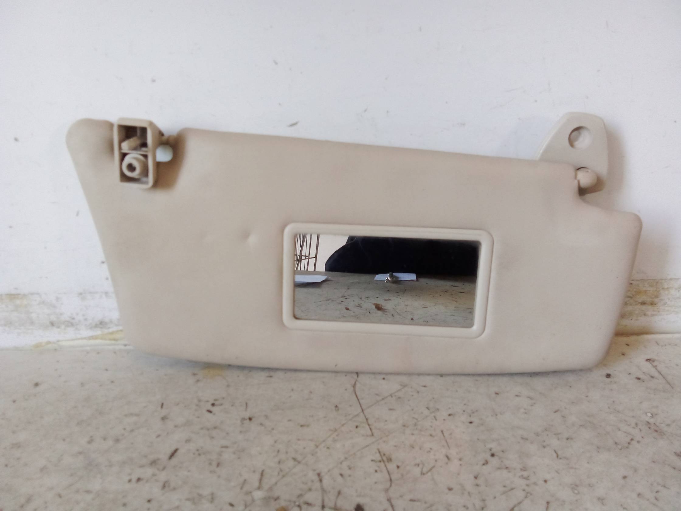 Aletta parasole parabrezza dx.