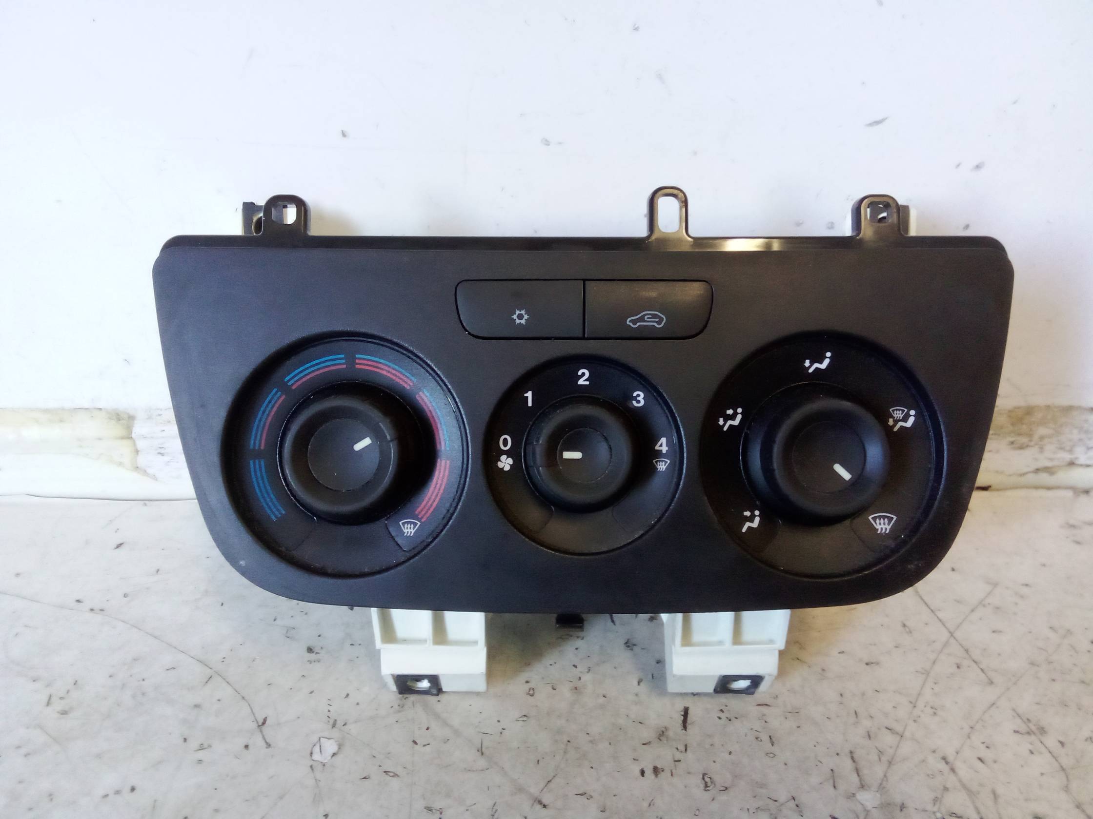 Blocco comando climatizzazione Blocco comando climatizzazione