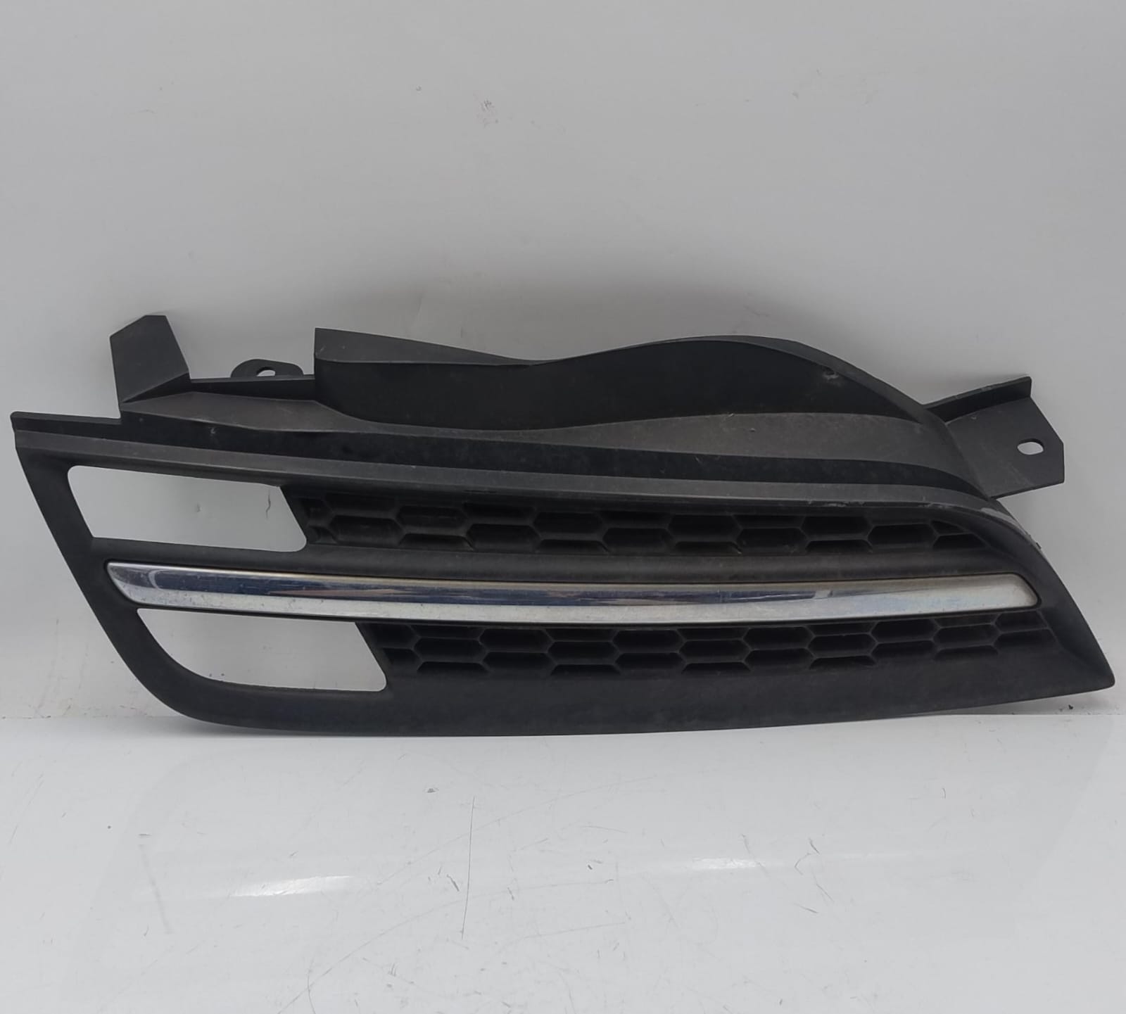 Griglia paraurti ant. dx.