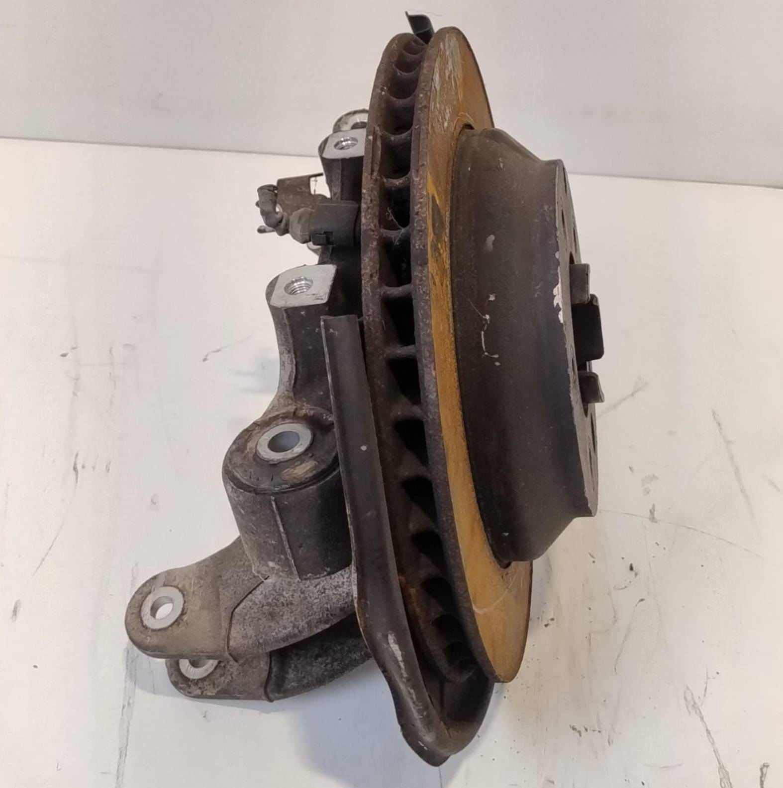 Mozzo post. sx. Mozzo post. sx.