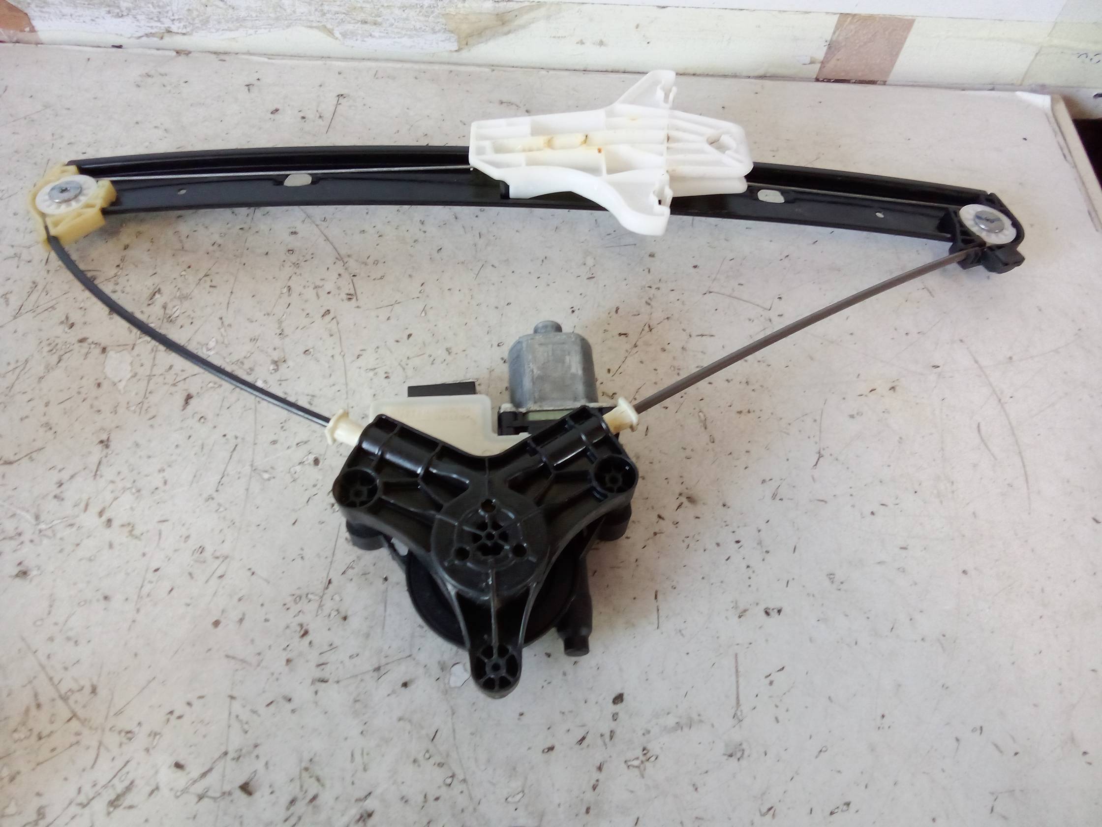 Alzacristallo elettr. porta post. dx.