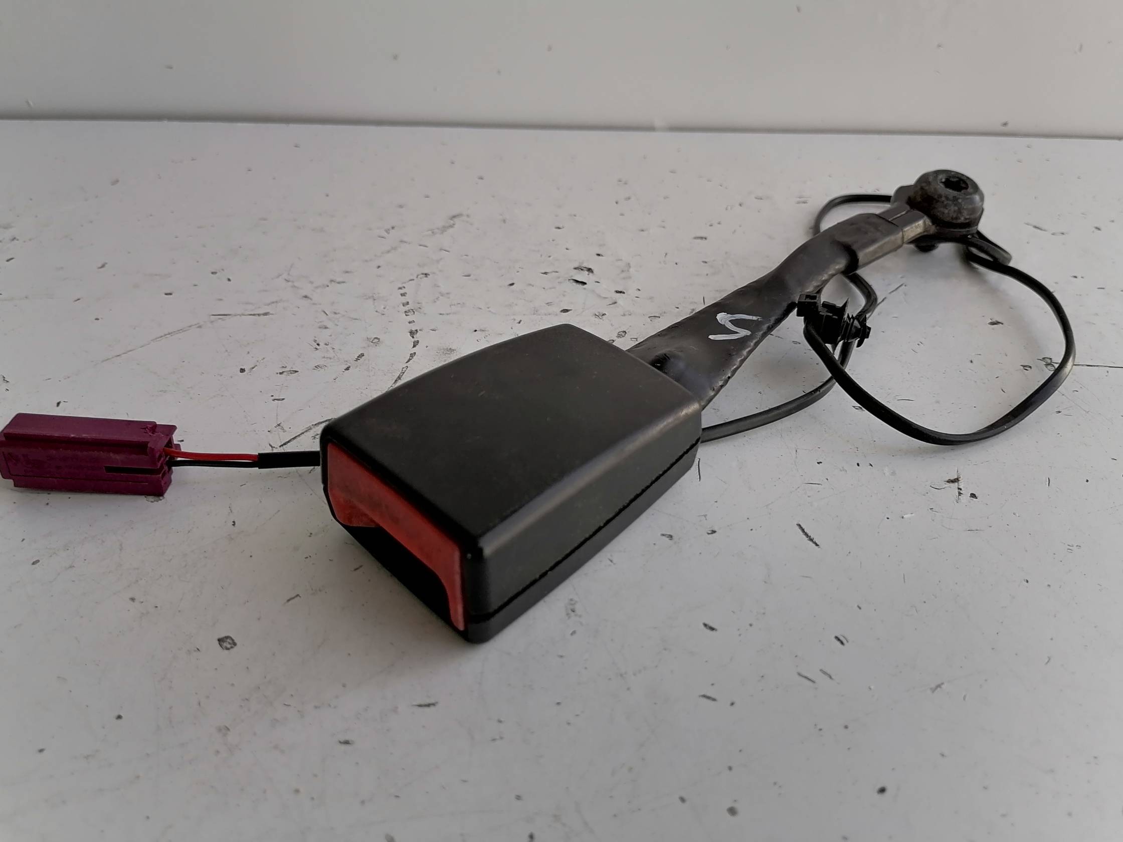 Aggancio cintura di sicurezza anteriore sx.