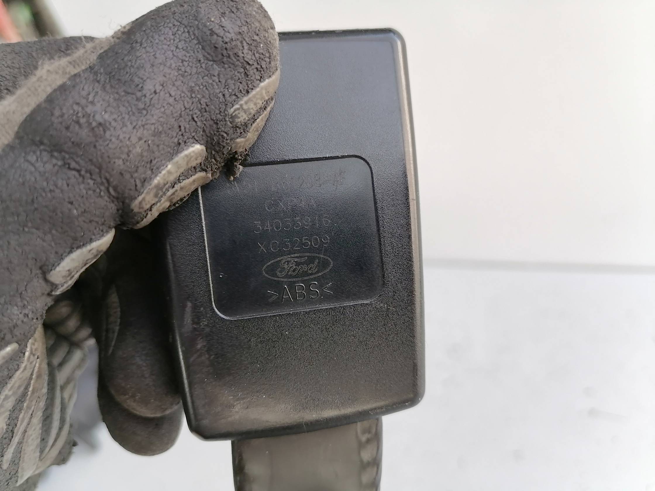 Aggancio cintura di sicurezza anteriore sx.