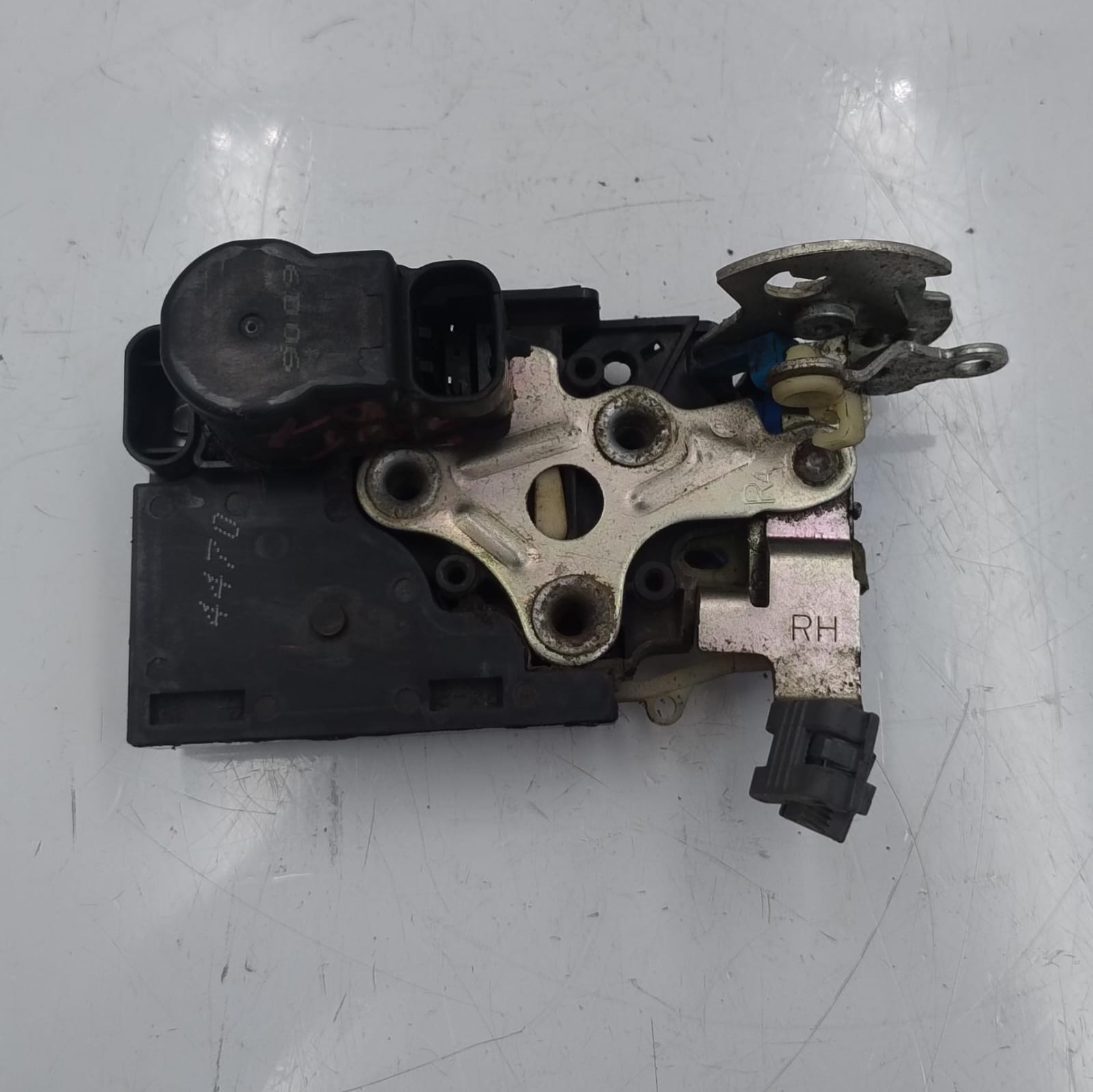 Serratura porta ant. dx.