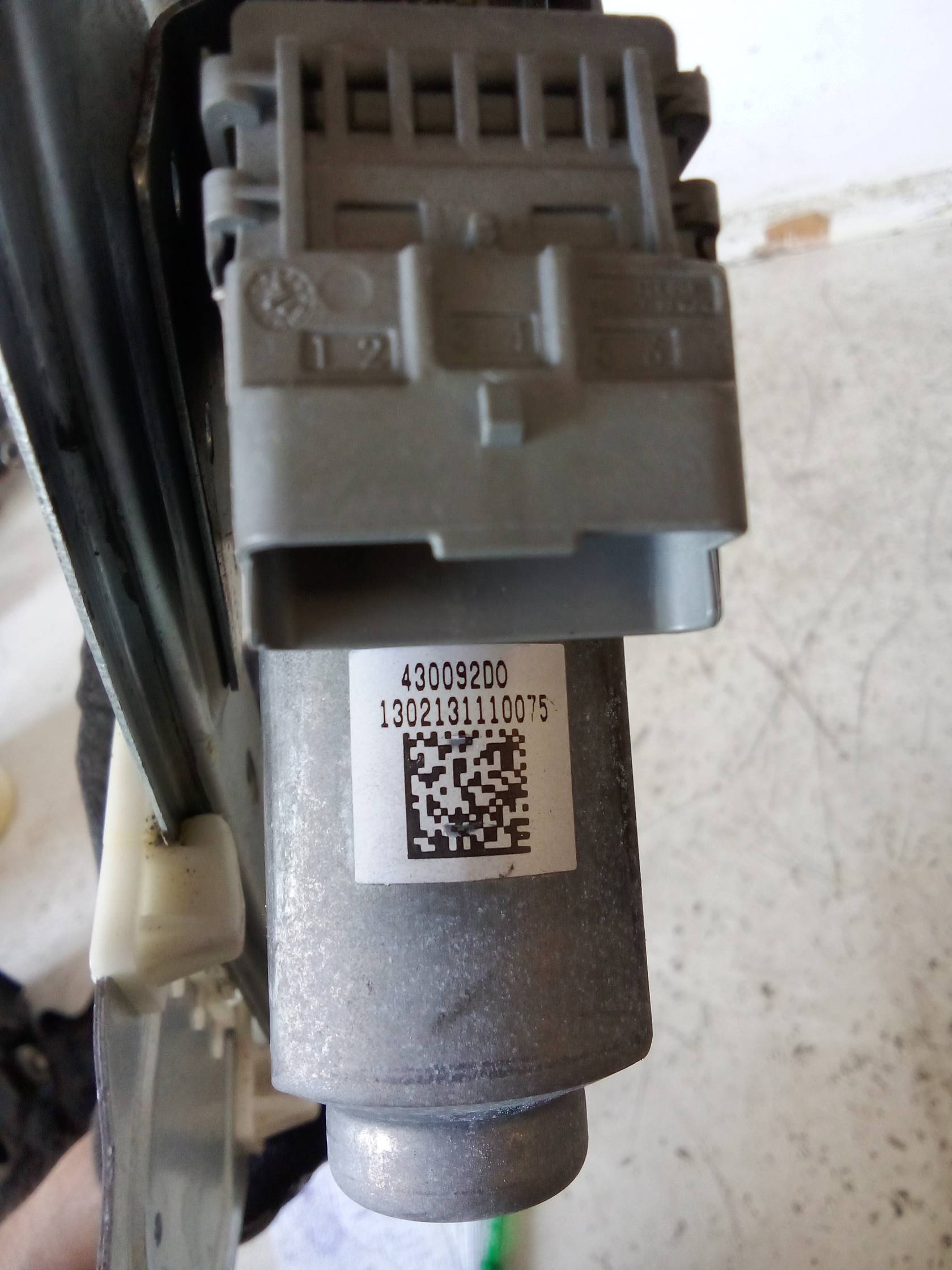 Alzacristallo elettr. porta ant. sx.