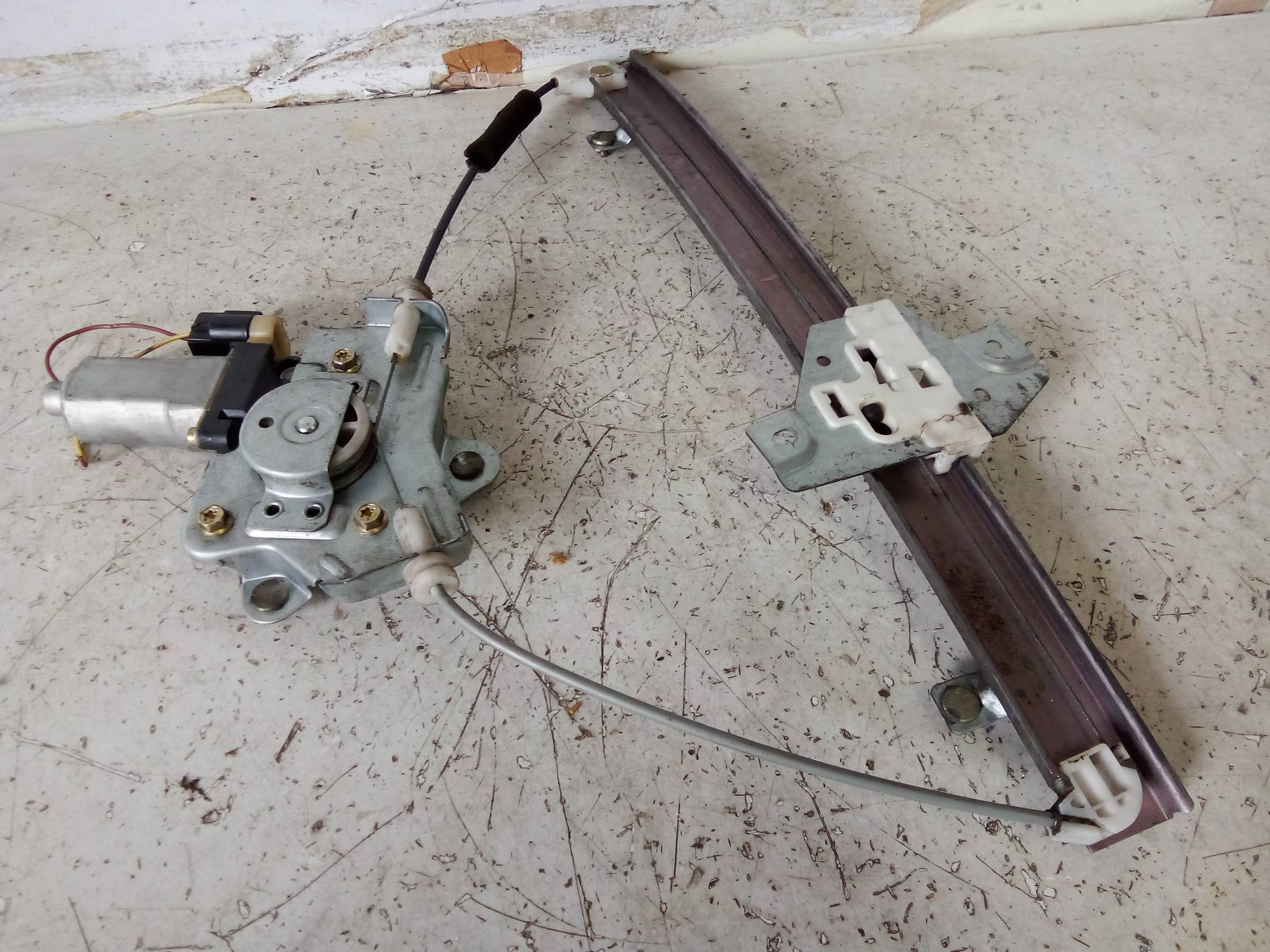 Alzacristallo elettr. porta ant. sx.