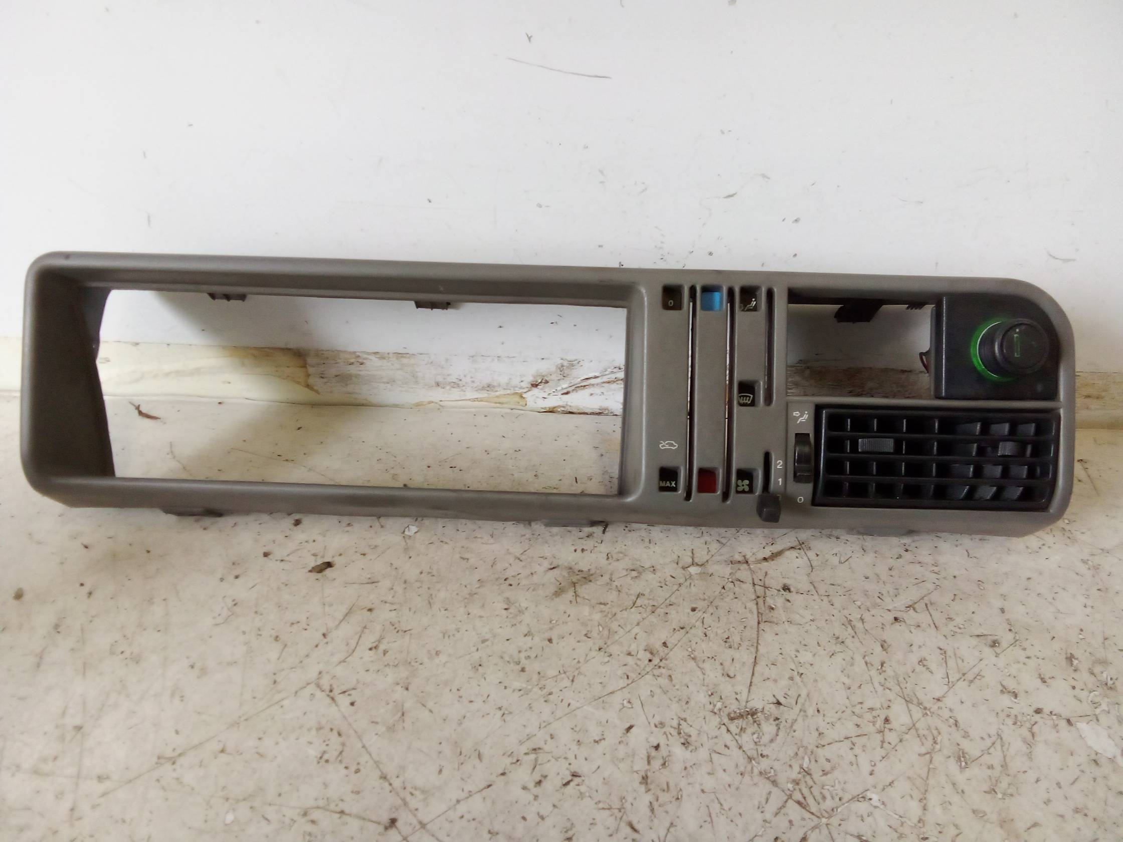 Bocchetta aria centr. cruscotto dx.