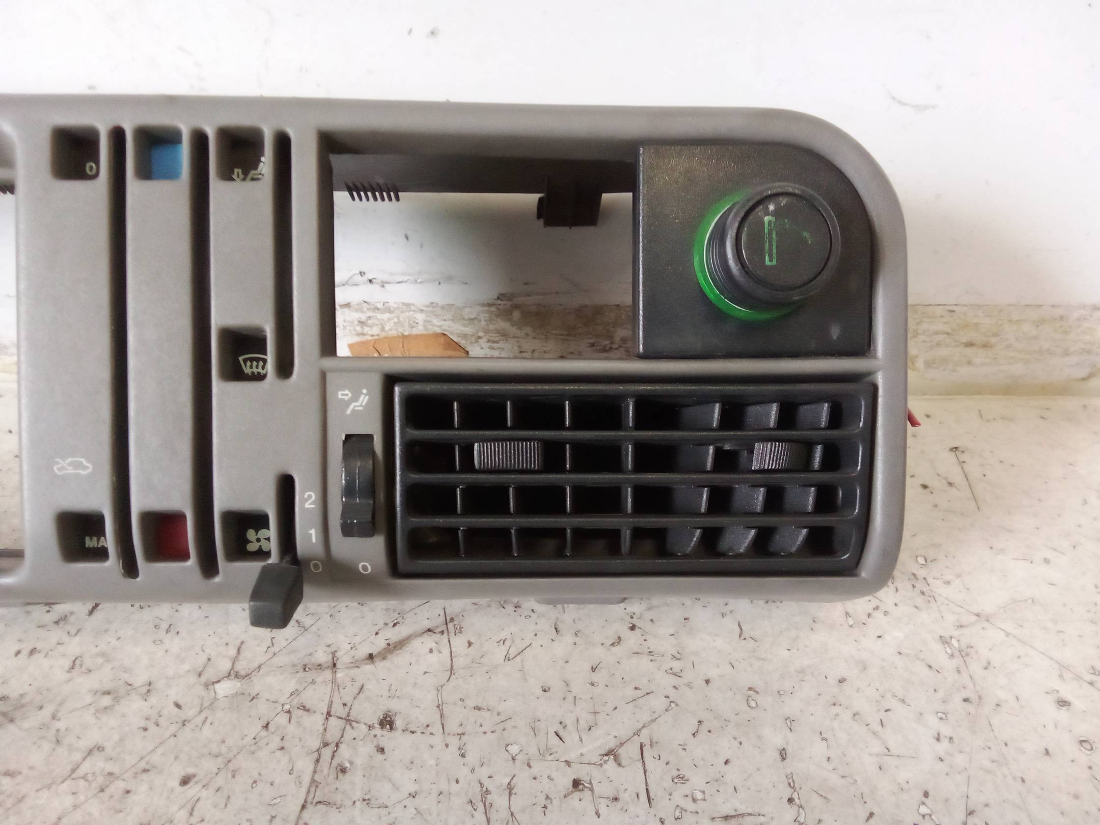 Bocchetta aria centr. cruscotto dx.