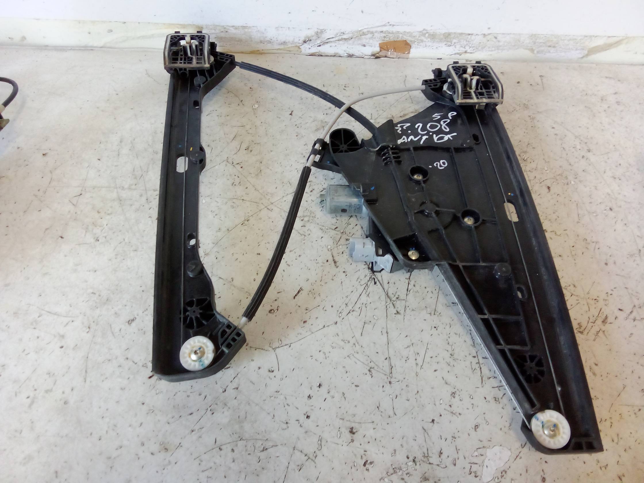 Alzacristallo elettr. porta ant. con motorino dx.