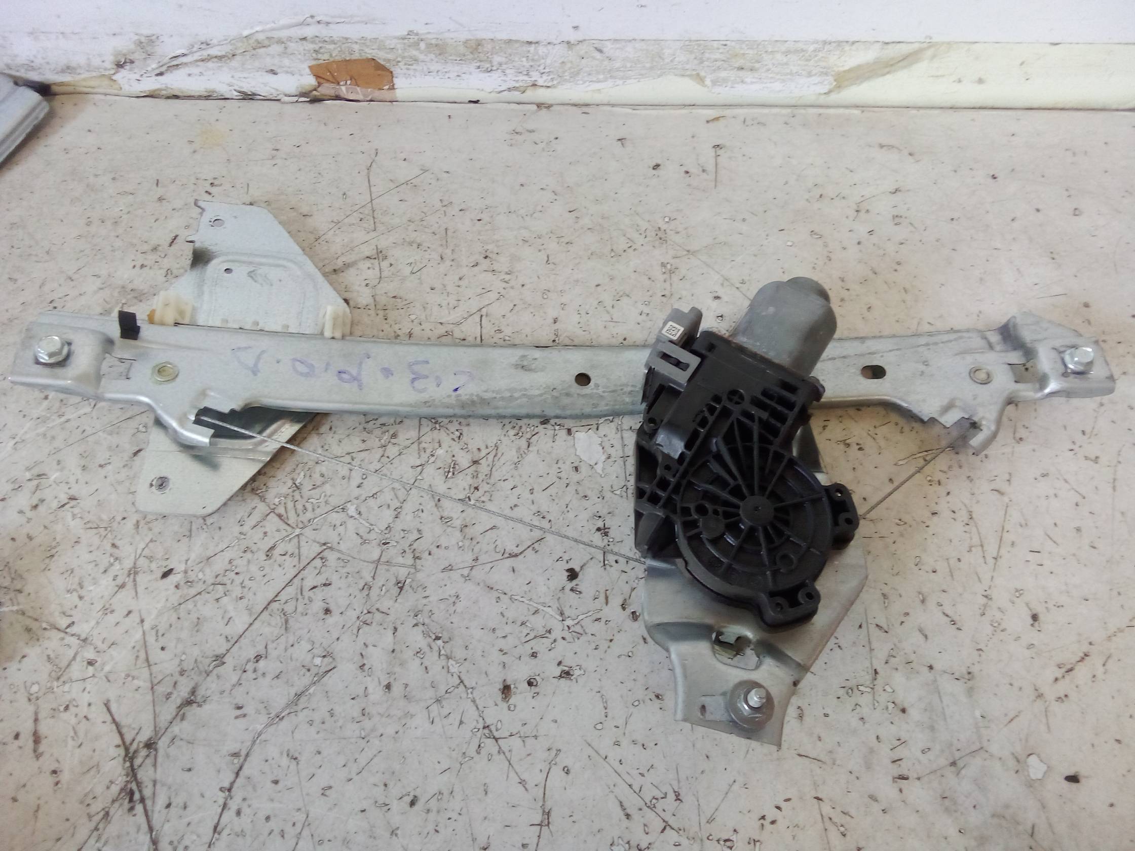 Alzacristallo elettr. porta post. dx.