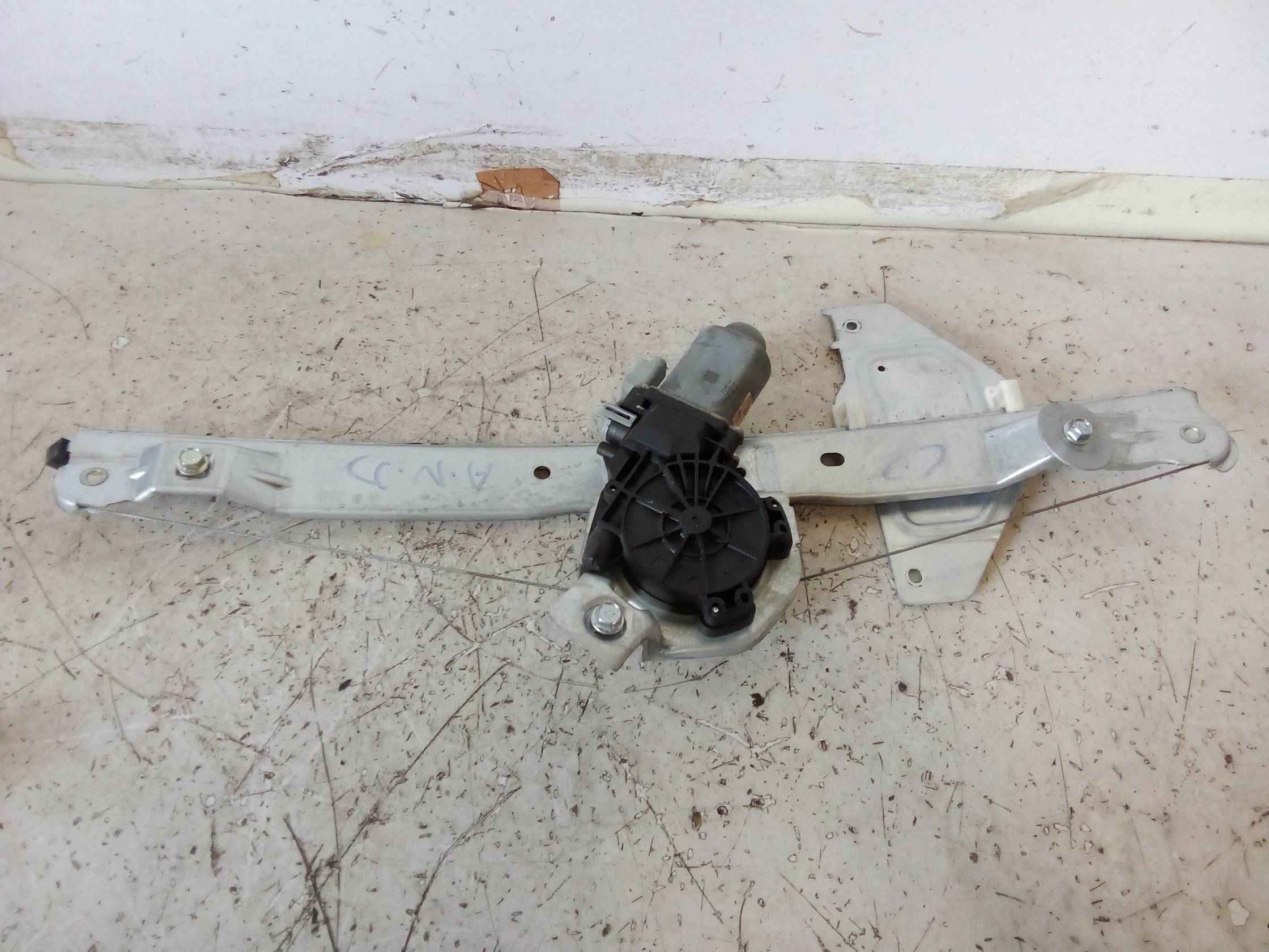 Alzacristallo elettr. porta ant. dx.