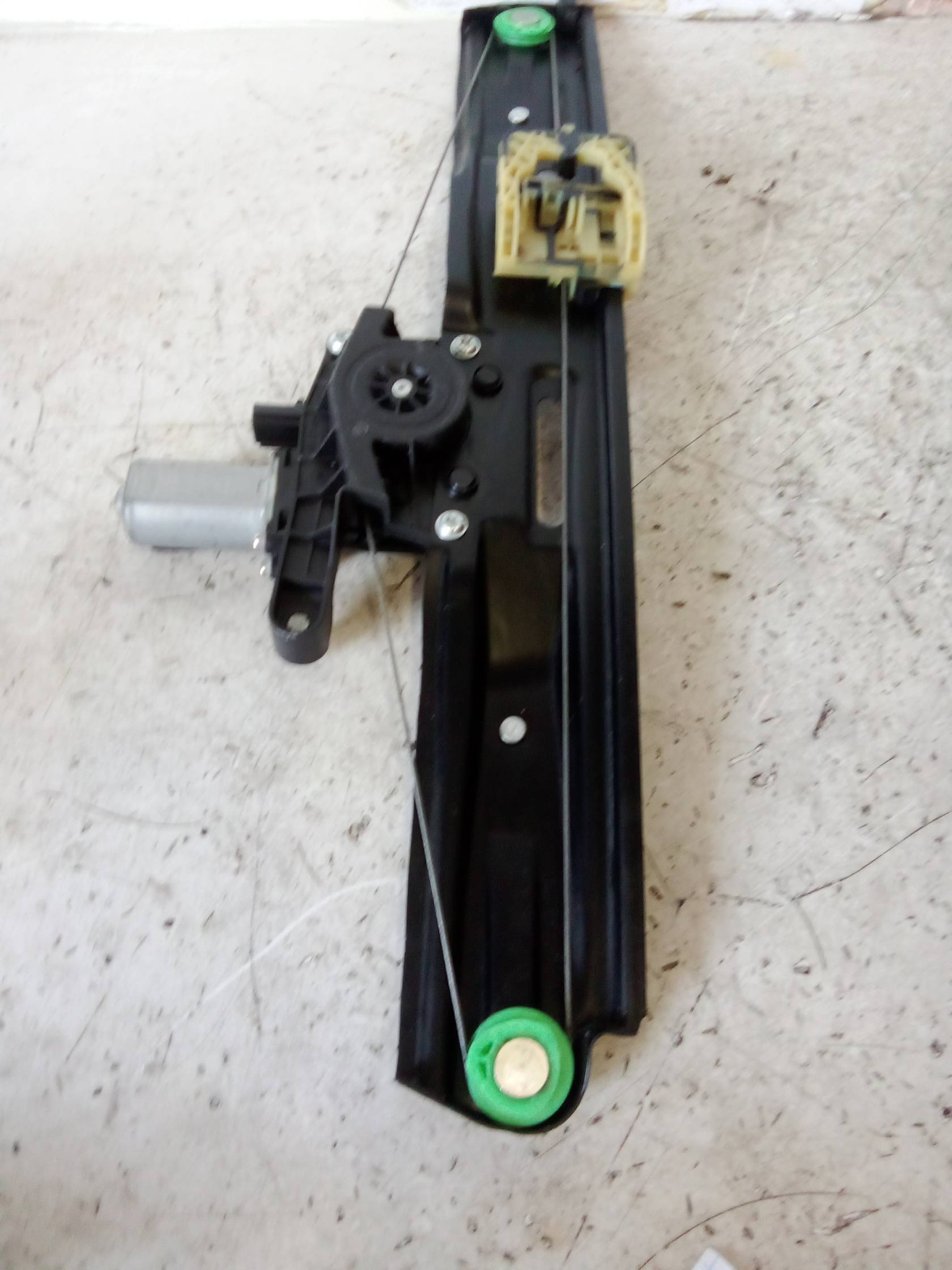 Alzacristallo elettr. porta ant. con motorino sx.