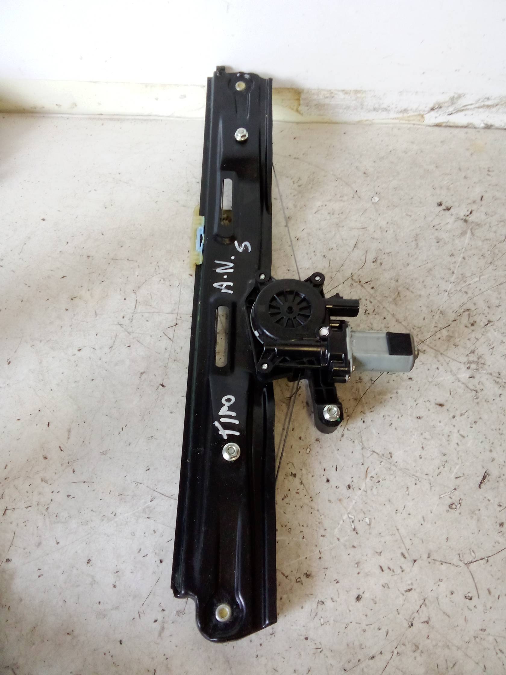 Alzacristallo elettr. porta ant. con motorino sx.