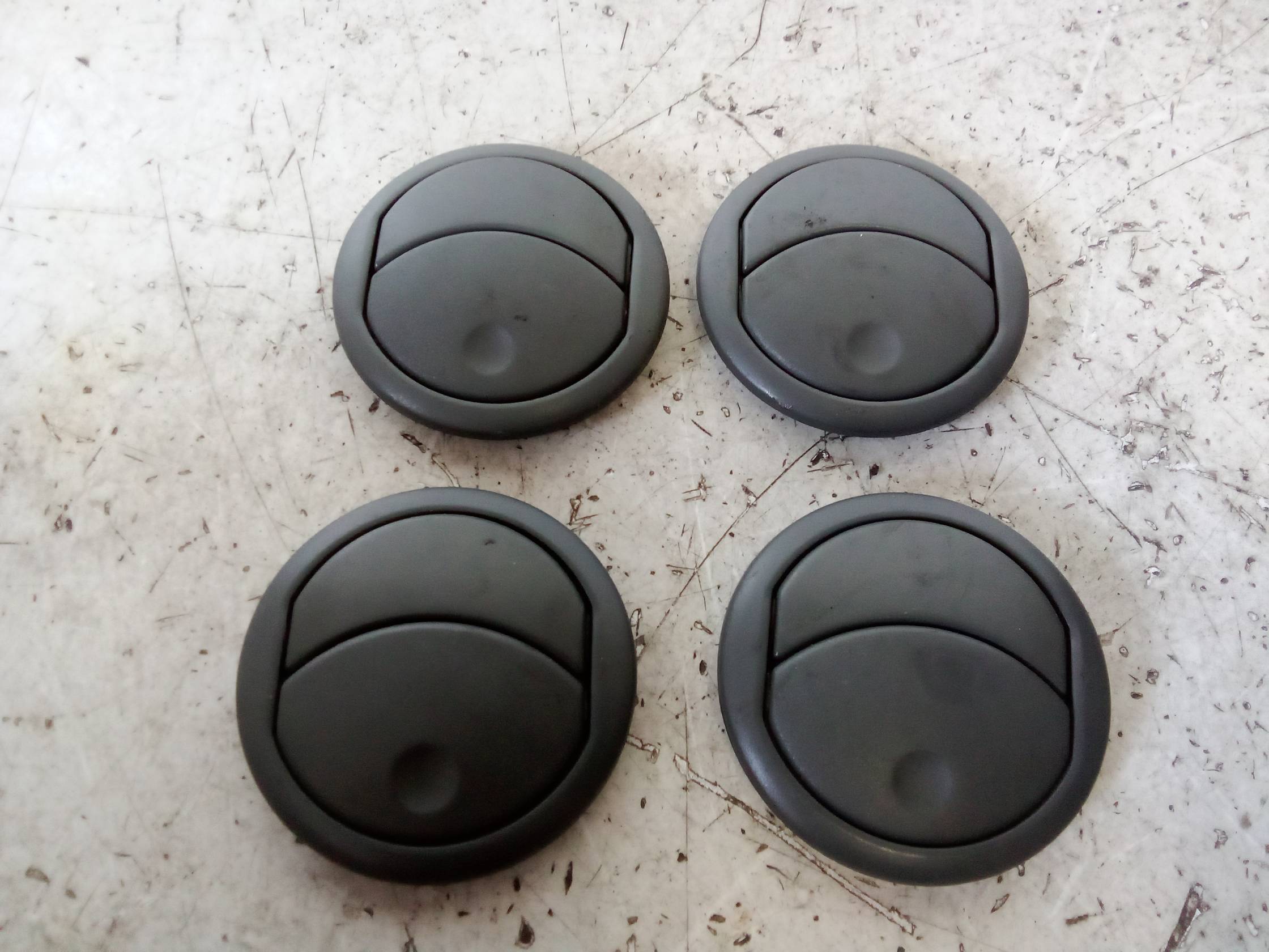 Bocchetta aria lat. cruscotto sx.