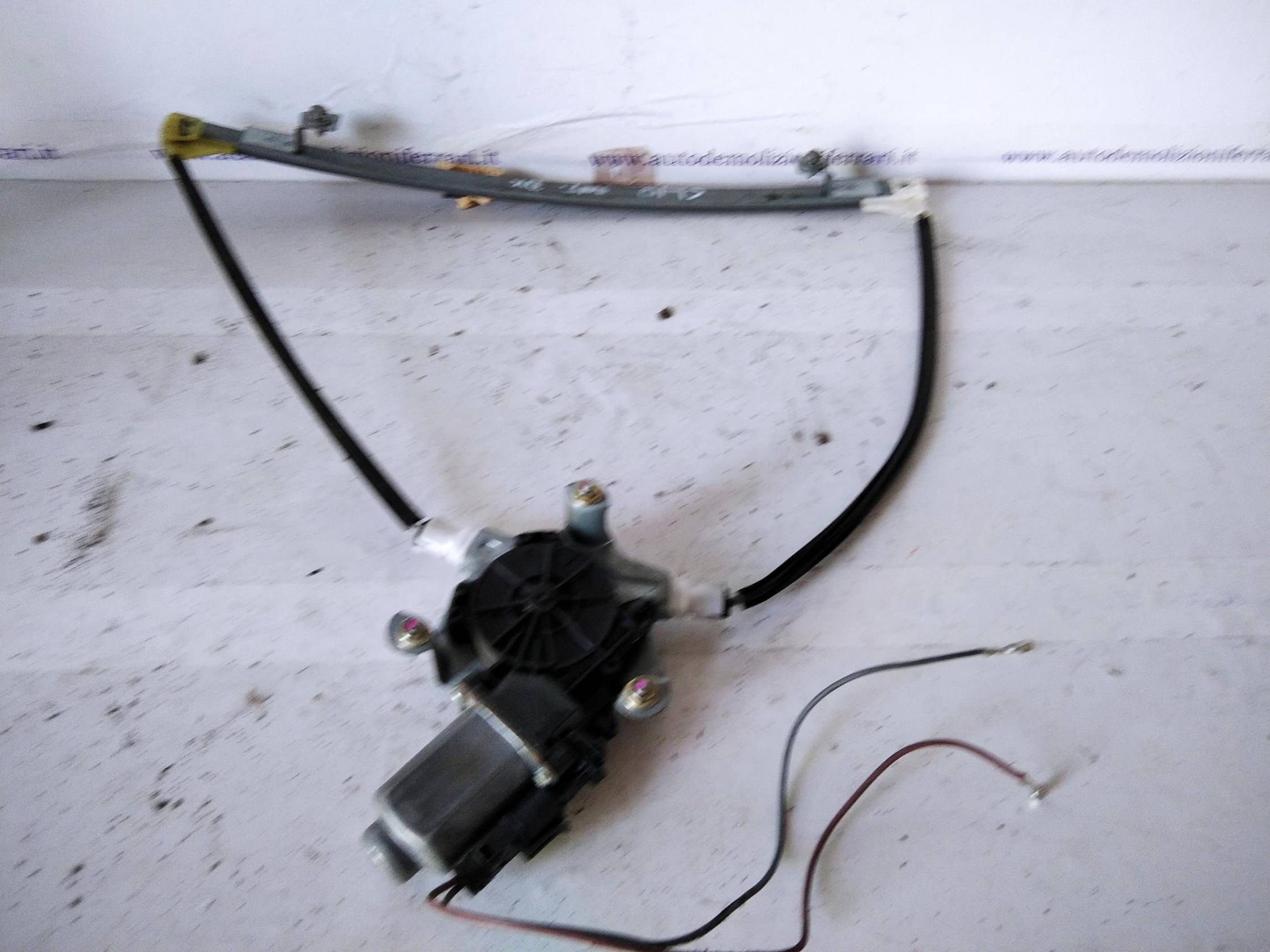 Alzacristallo elettr. porta ant. con motorino dx.