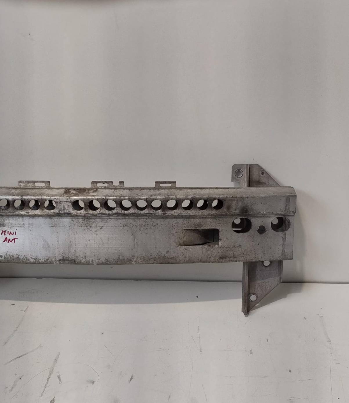 Traversa paraurti ant.