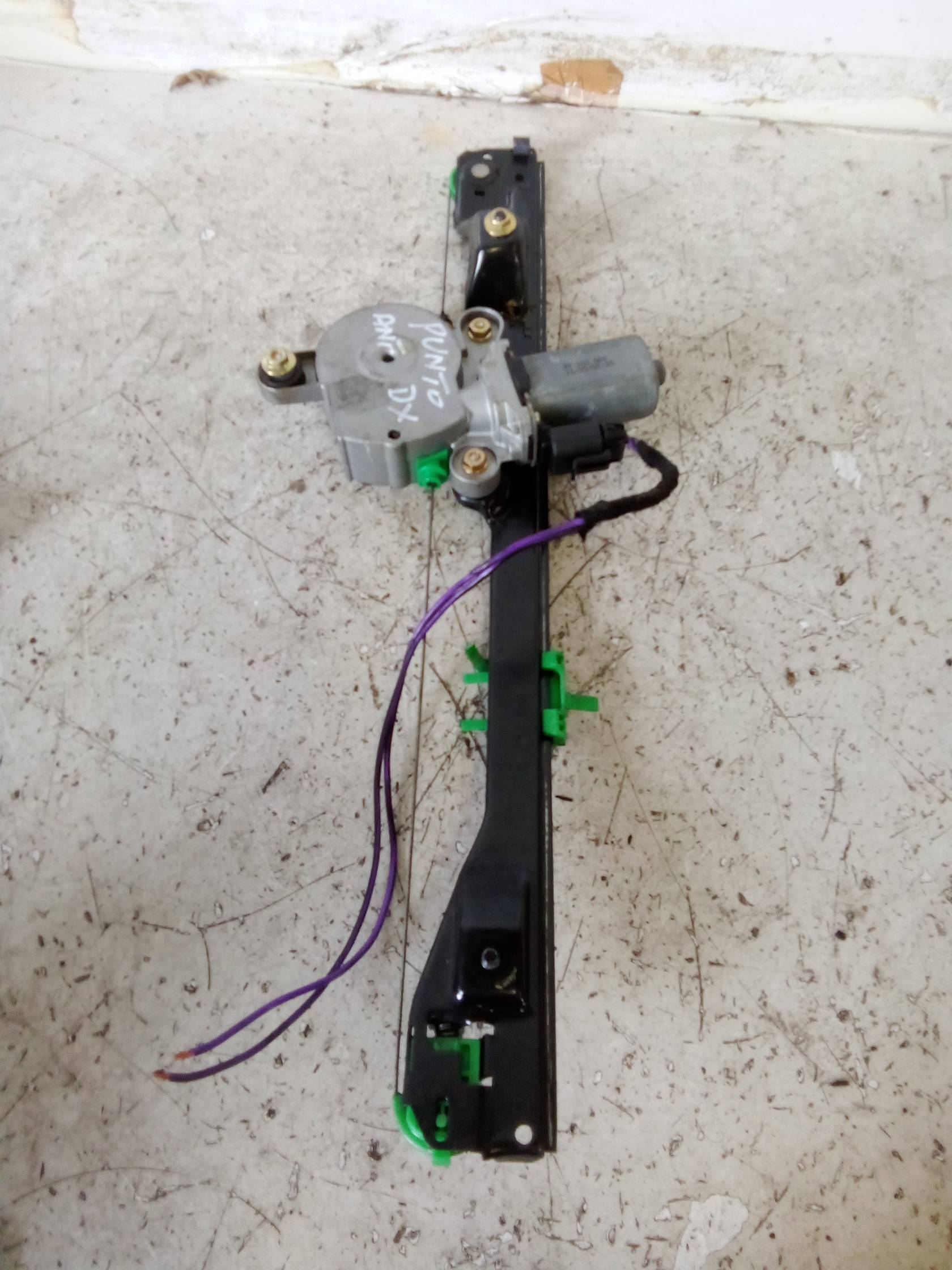 Alzacristallo elettr. porta ant. con motorino dx.