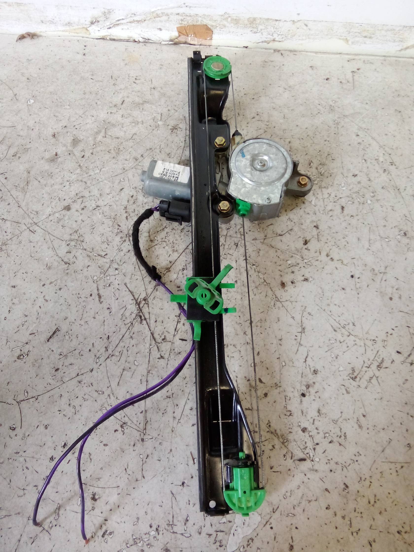 Alzacristallo elettr. porta ant. con motorino dx.