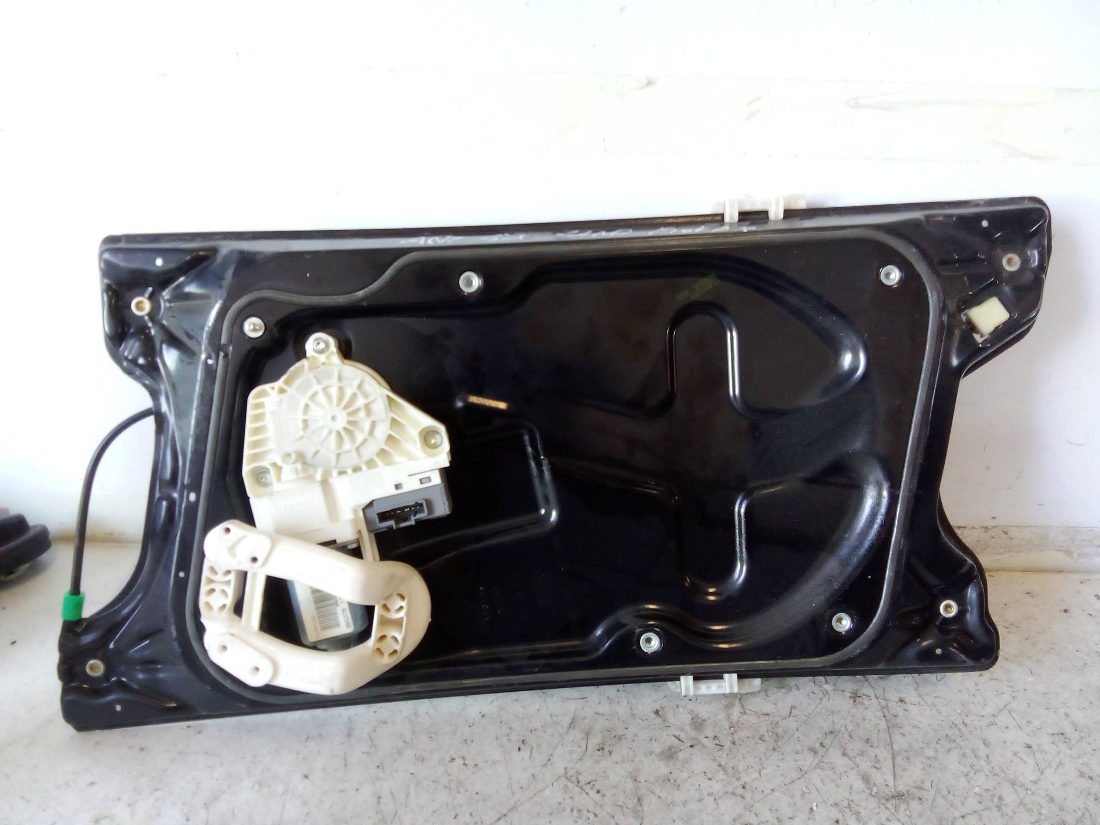 Alzacristallo elettr. porta ant. sx.