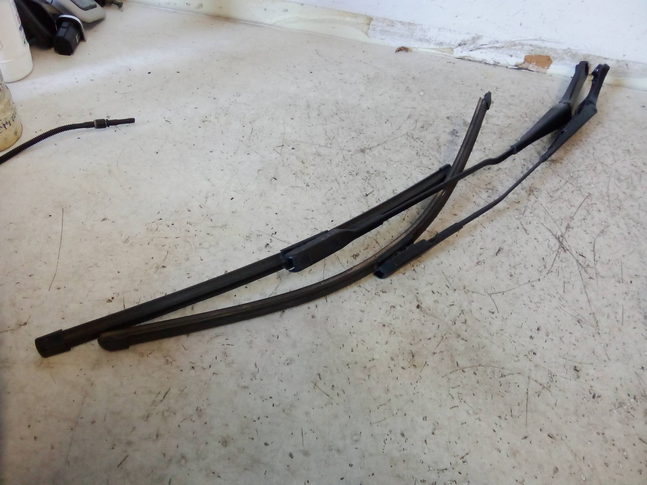 Braccio tergiparabrezza sx.