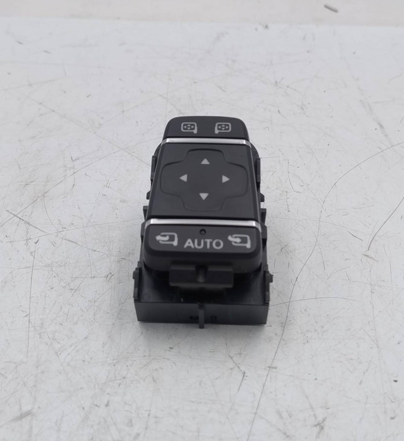 Comando regolazione retrovisori esterni Comando regolazione retrovisori esterni