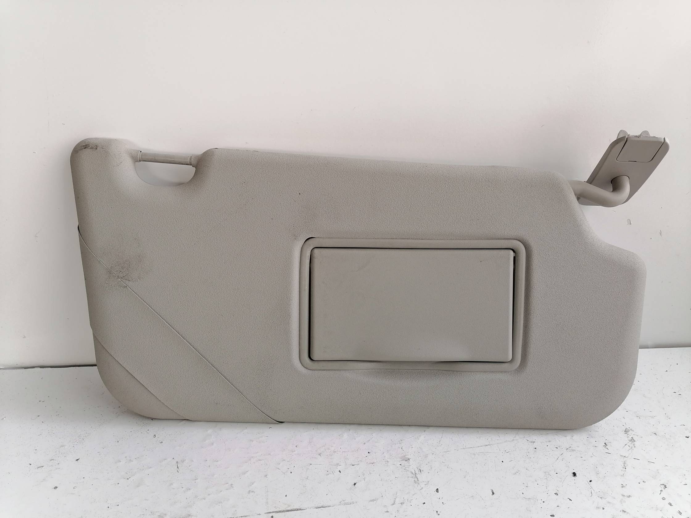 Aletta parasole parabrezza dx.