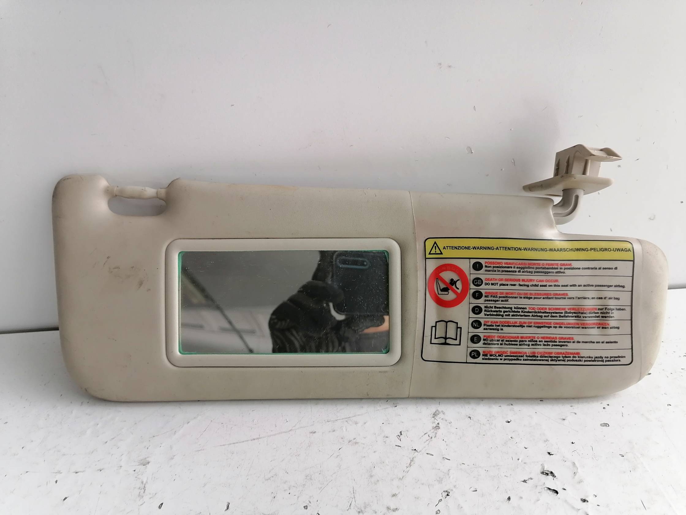 Aletta parasole parabrezza dx.