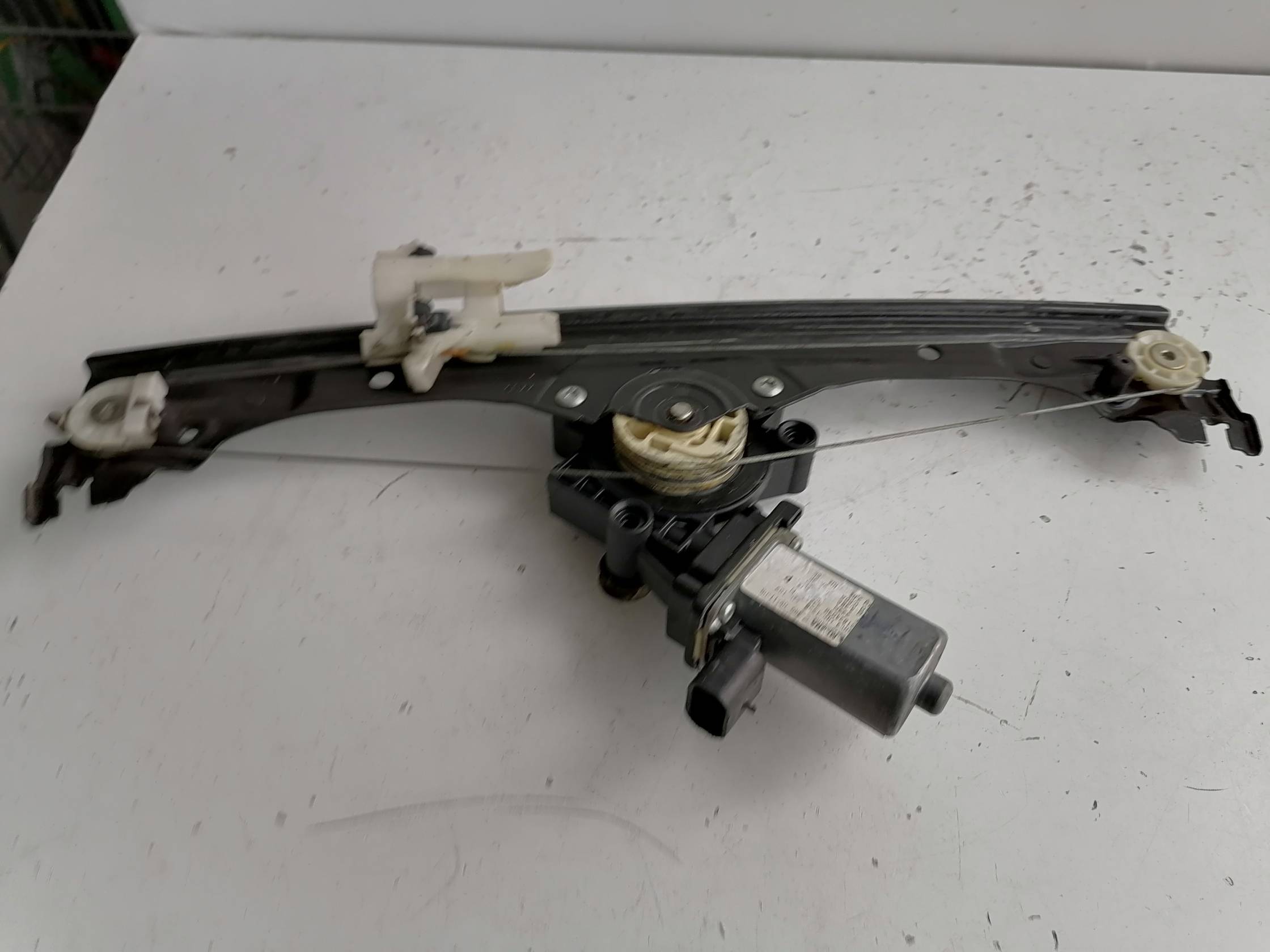 Alzacristallo elettr. porta ant. dx.