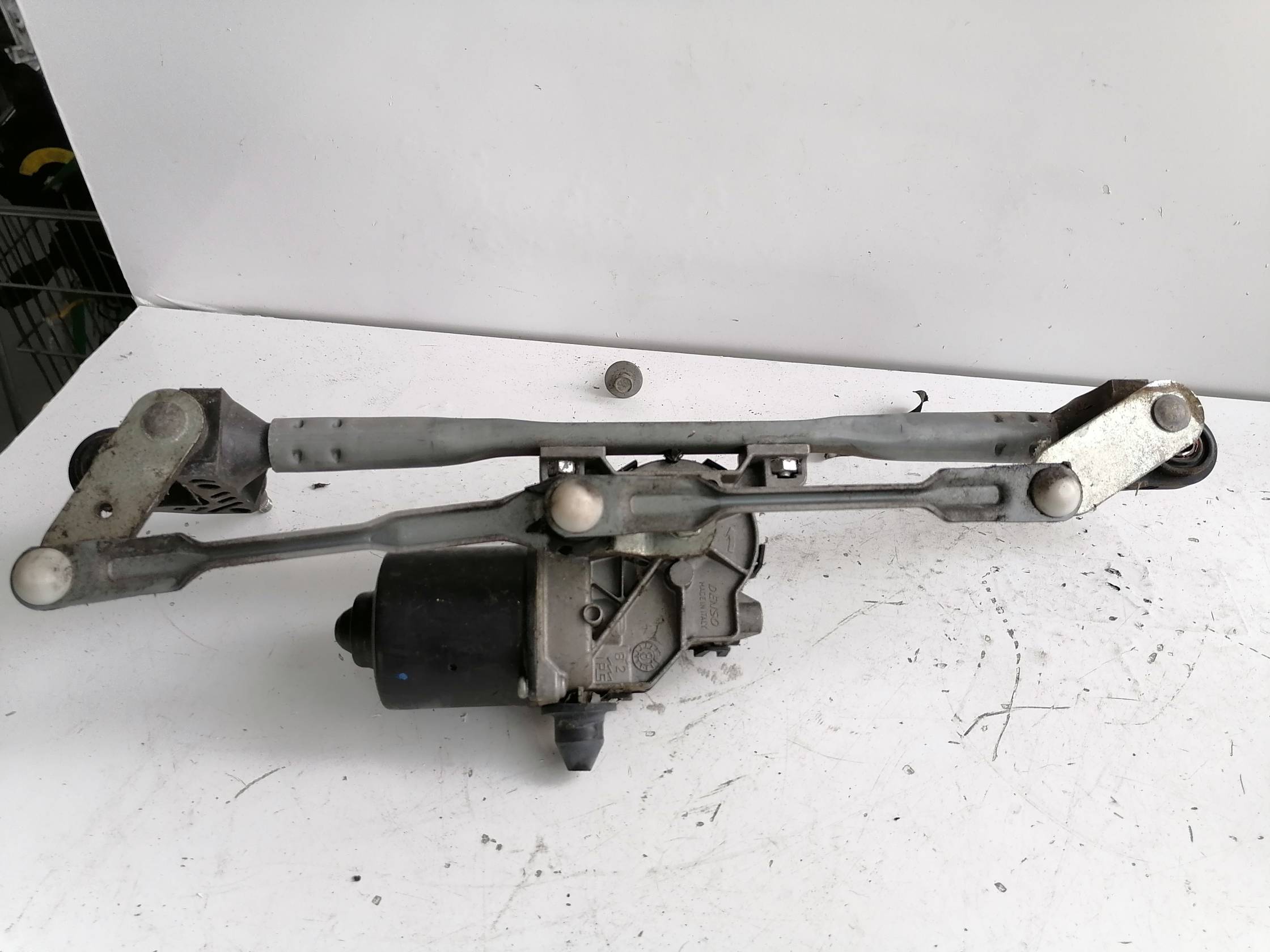 Meccanismo tergiparabrezza con motorino