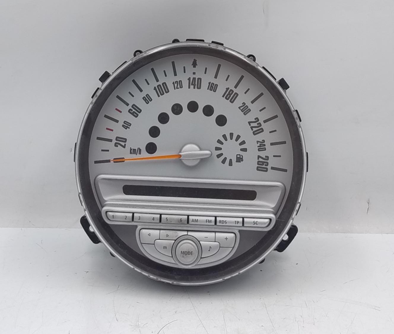 Contachilometri e comandi radio