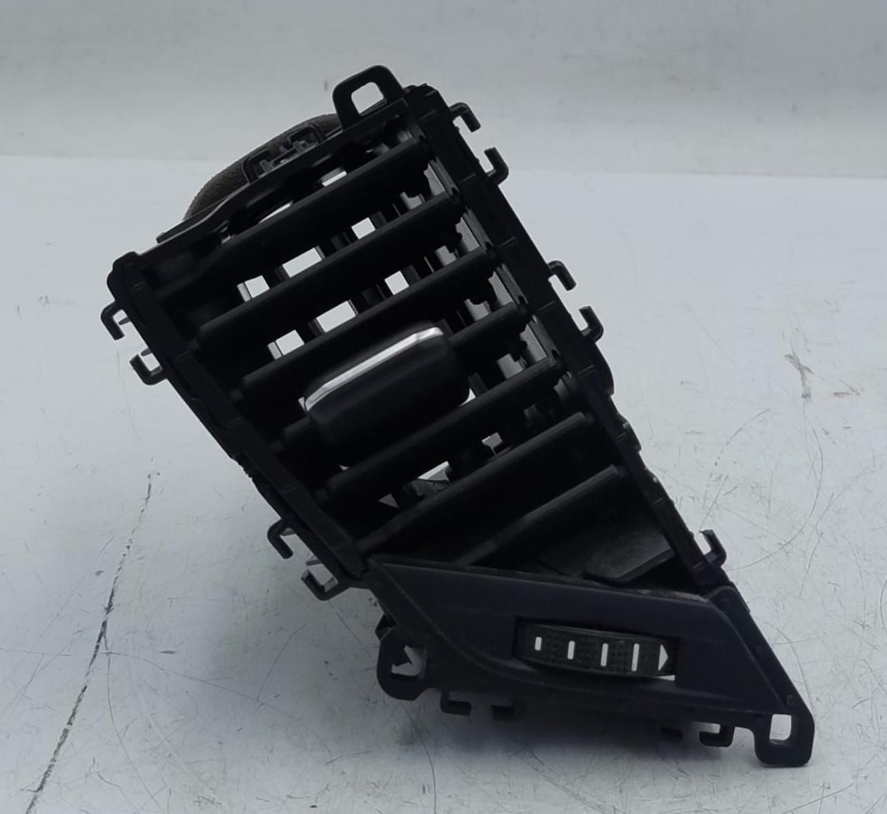 Bocchetta aria ant. console centr. sx.