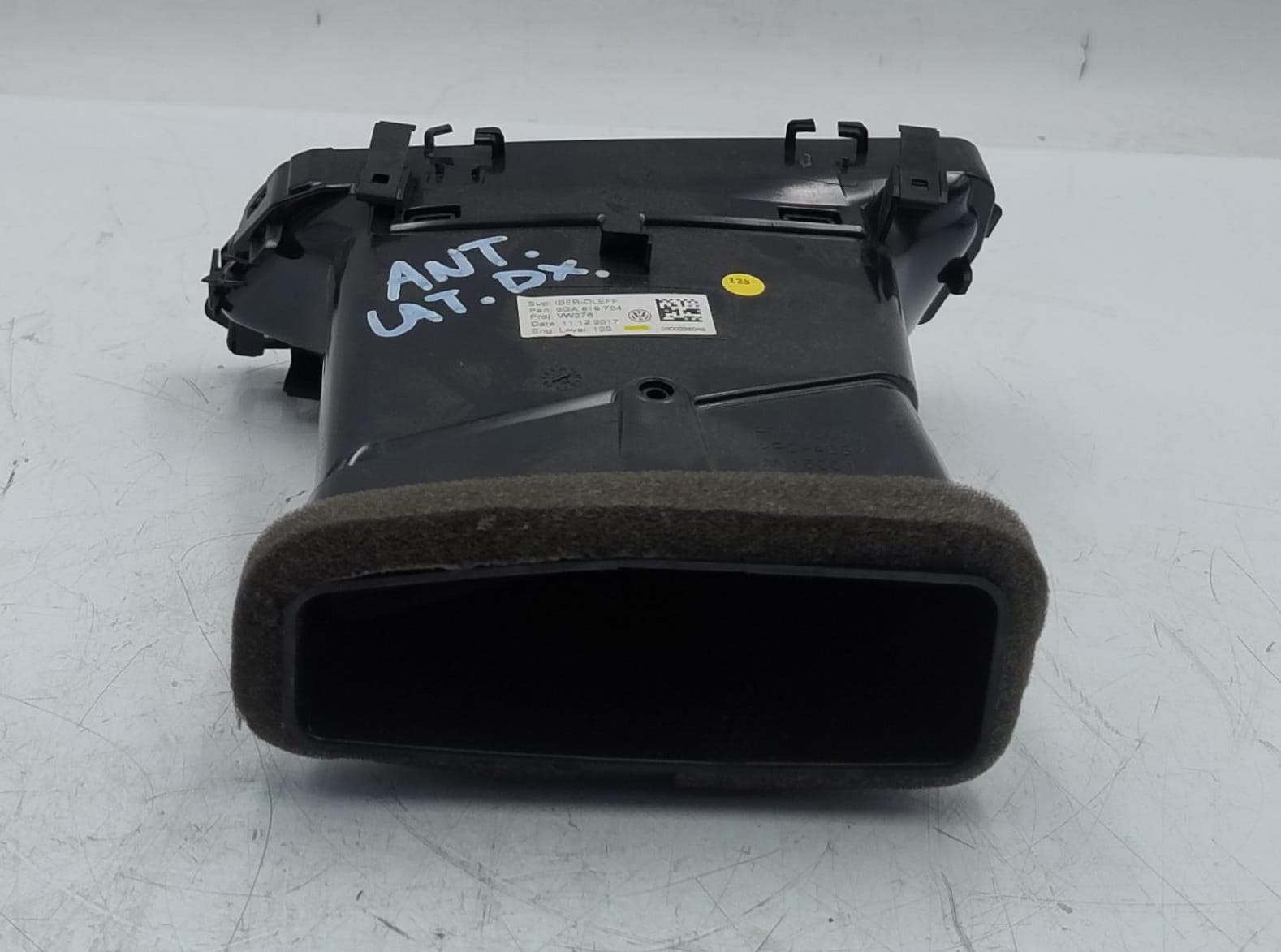 Bocchetta aria ant. console centr. dx.