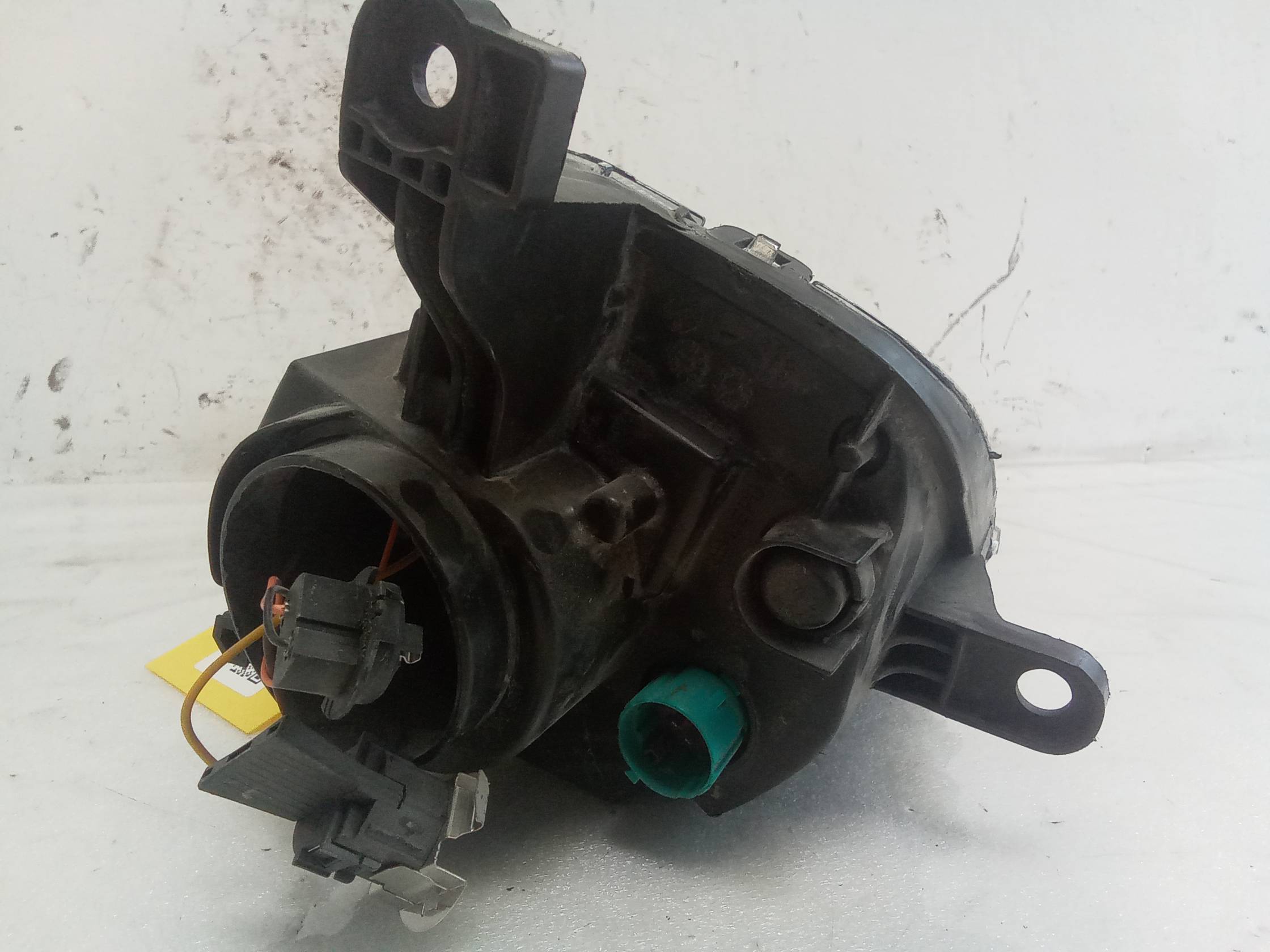 Proiettore ausiliario dx.