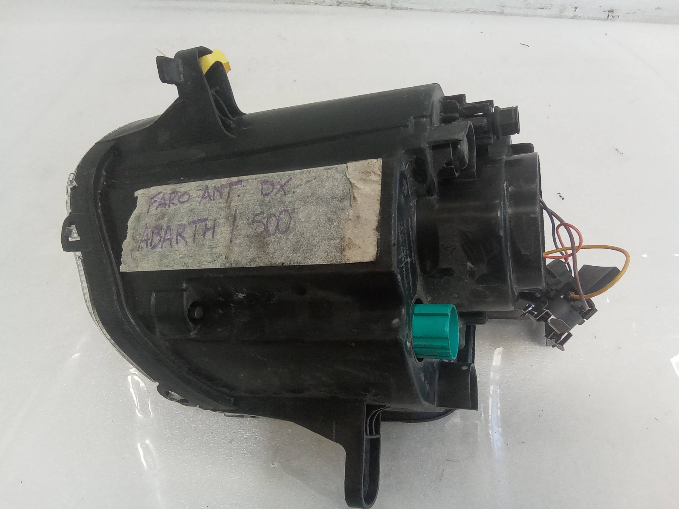 Proiettore ausiliario dx.