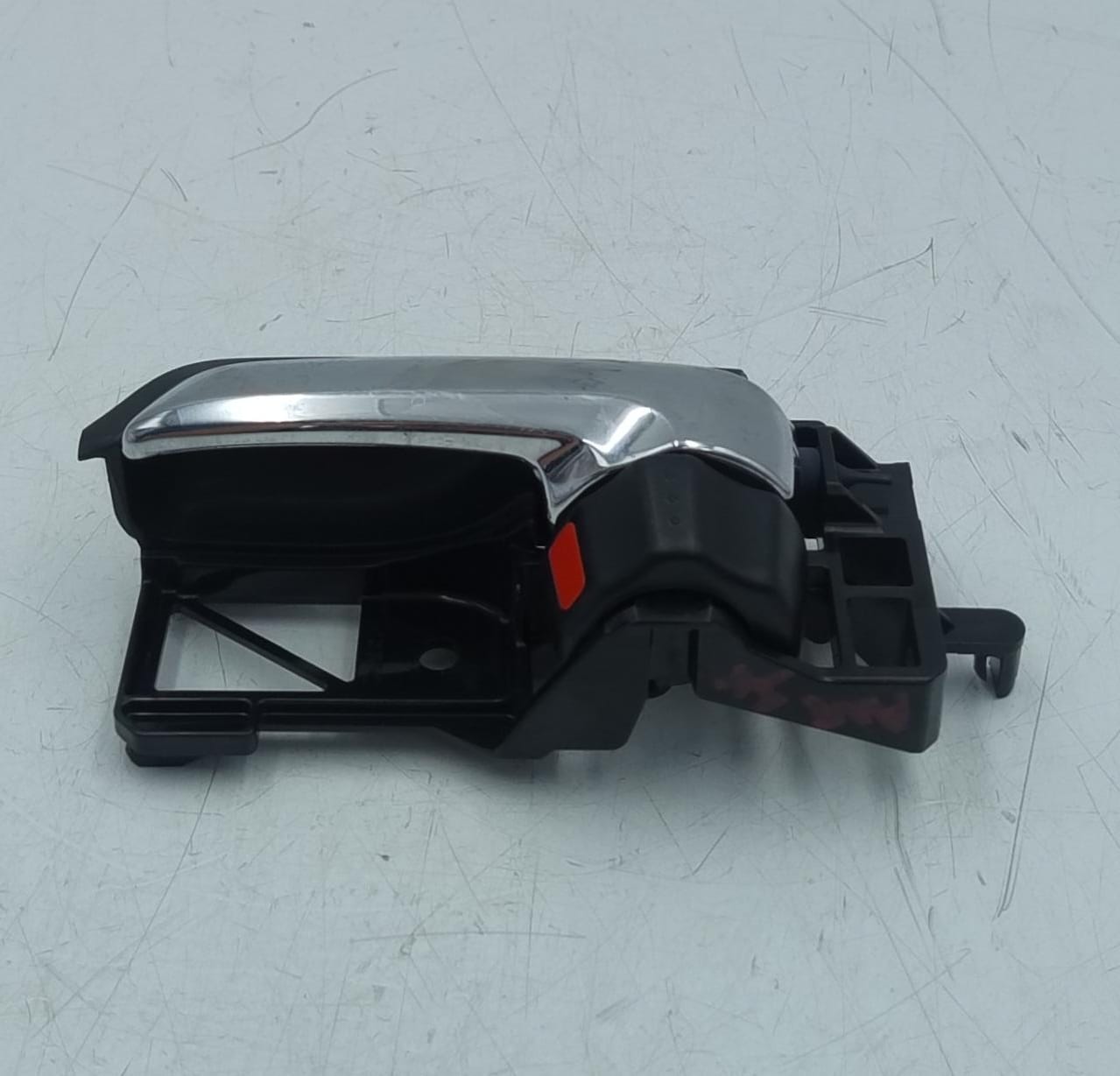 Maniglia int. apertura porta ant. sx.