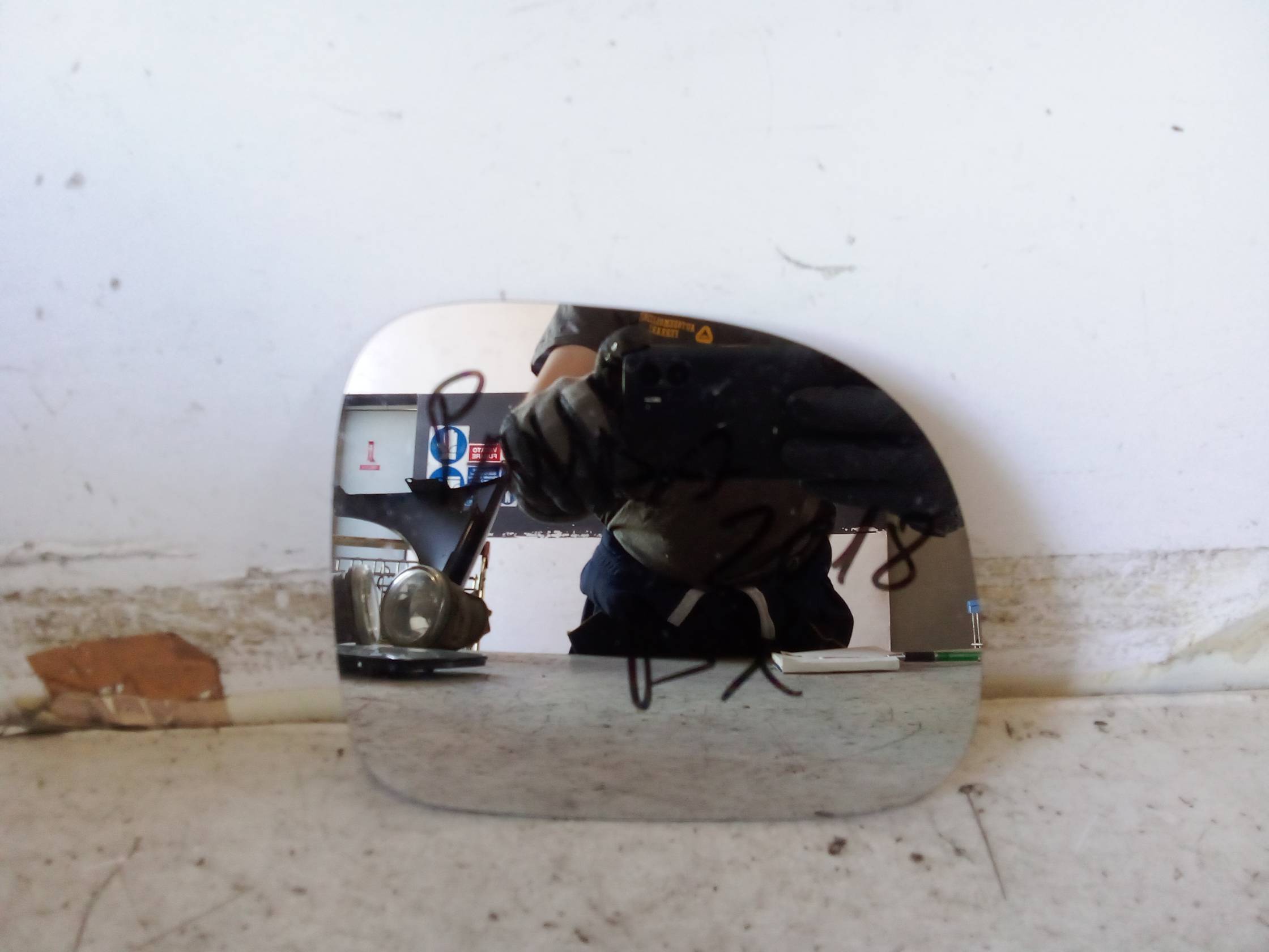 Cristallo retrovisore est. dx.