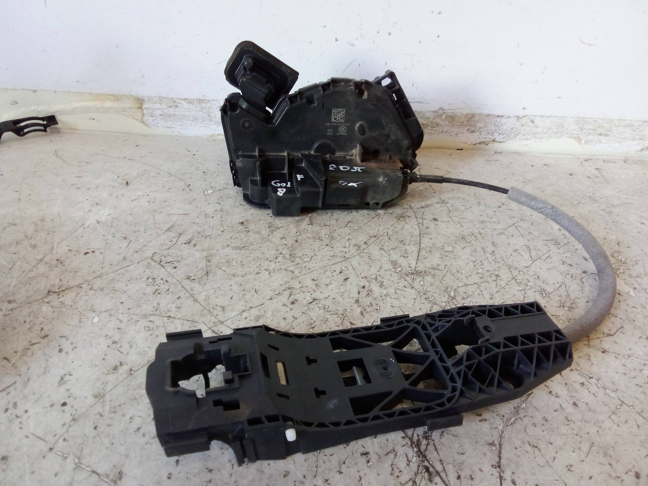 Serratura porta post. dx.