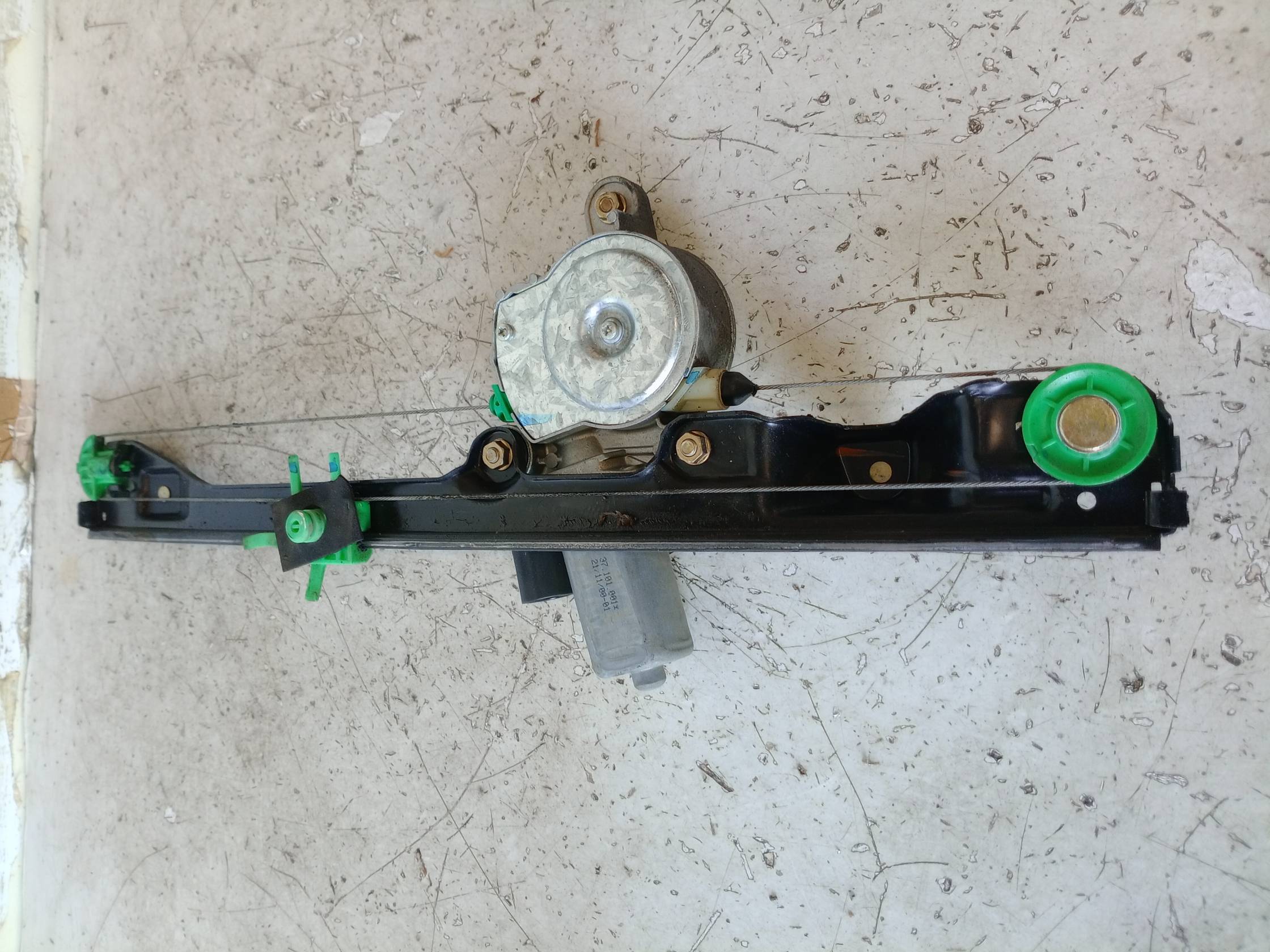 Alzacristallo elettr. porta ant. con motorino sx. Alzacristallo elettr. porta ant. con motorino sx.