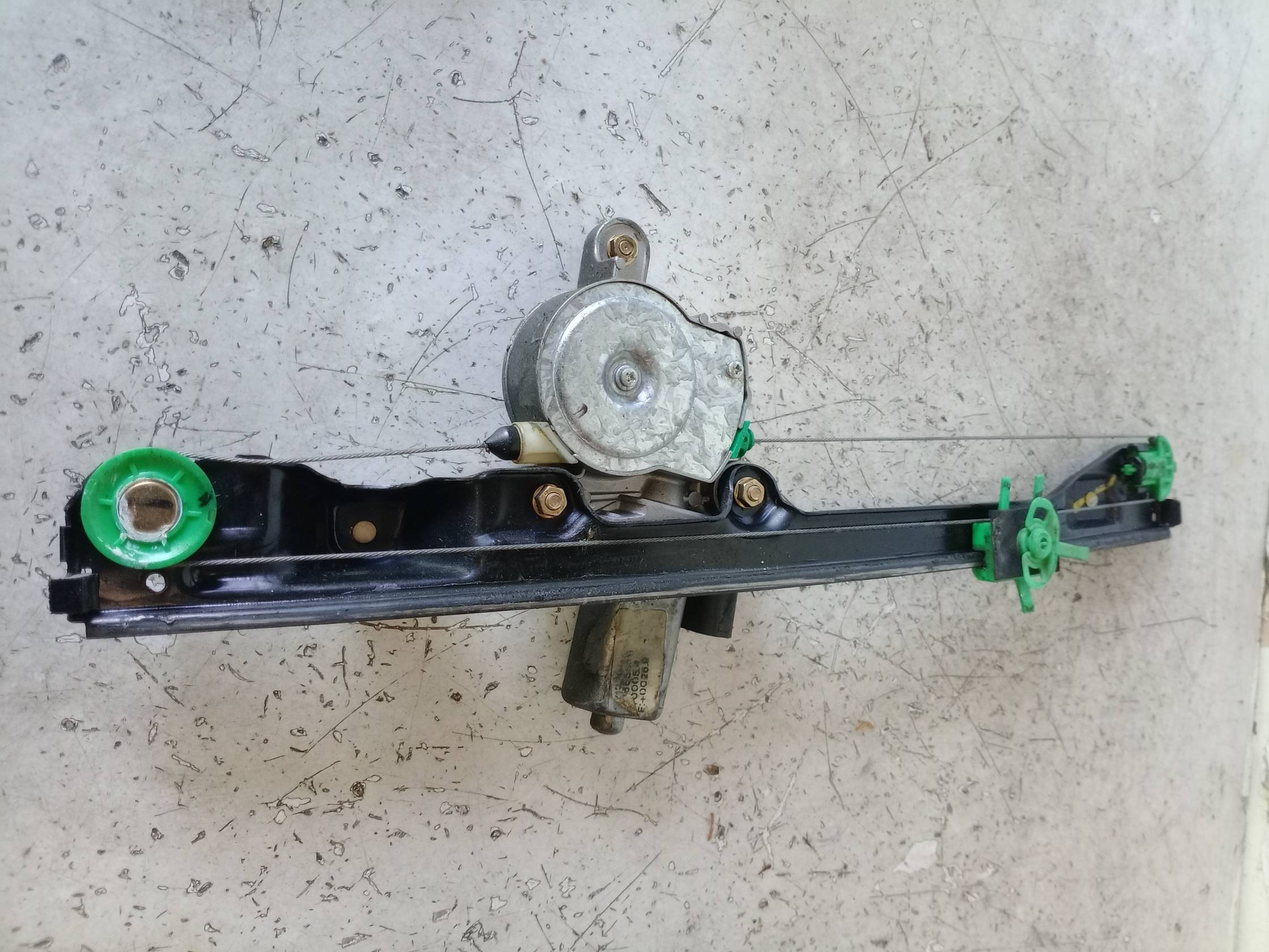 Alzacristallo elettr. porta ant. con motorino dx. Alzacristallo elettr. porta ant. con motorino dx.