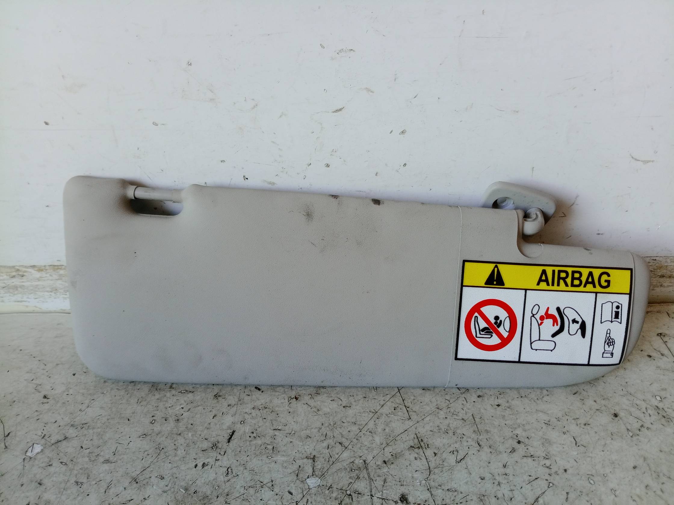 Aletta parasole parabrezza dx.