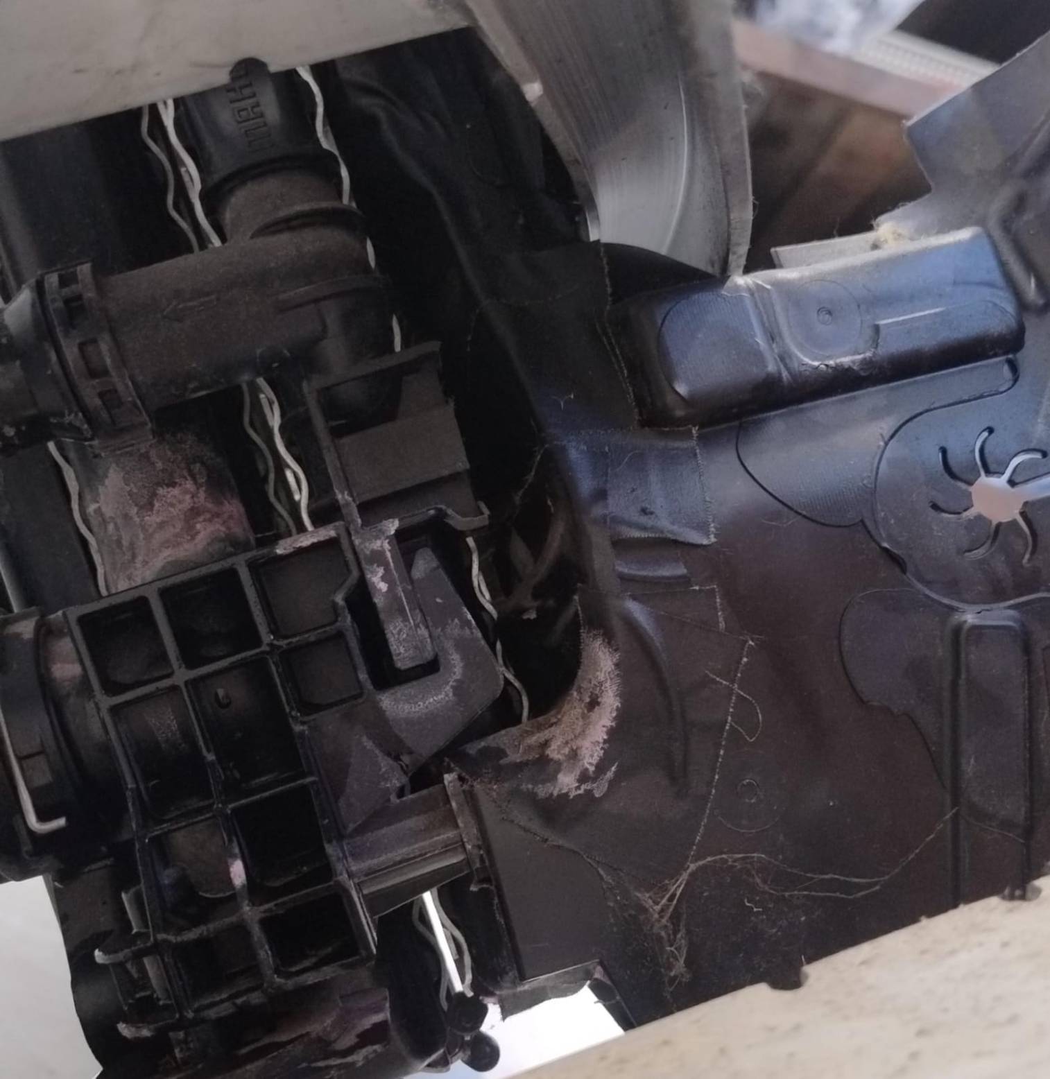 Calandra anteriore con radiatori e ventola