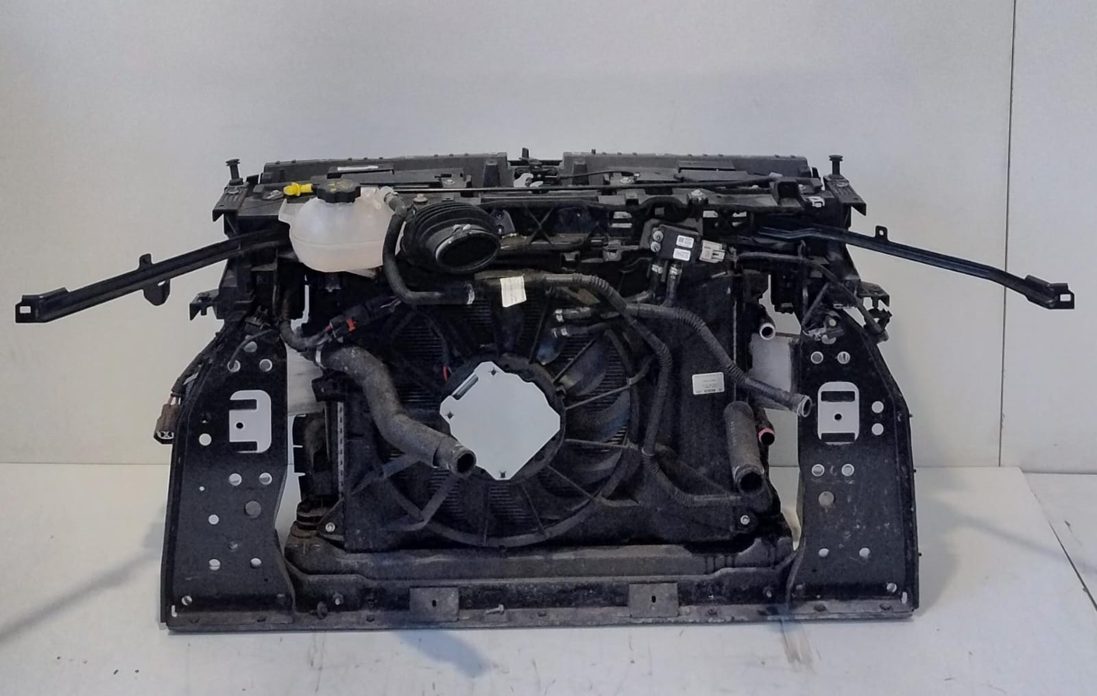 Calandra anteriore con radiatori e ventola