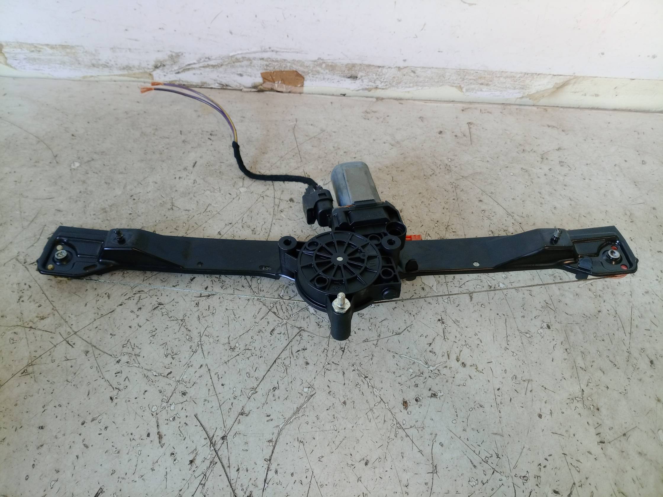 Alzacristallo elettr. porta ant. dx.