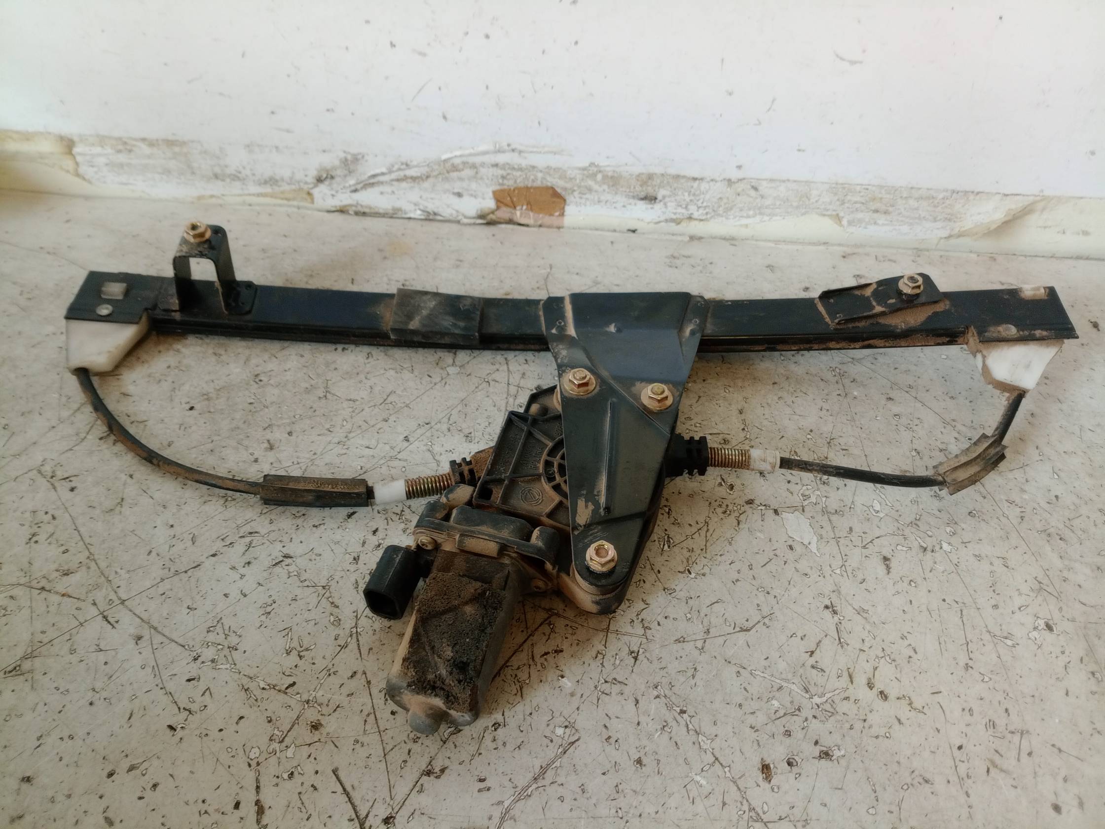 Alzacristallo elettr. porta ant. con motorino sx.