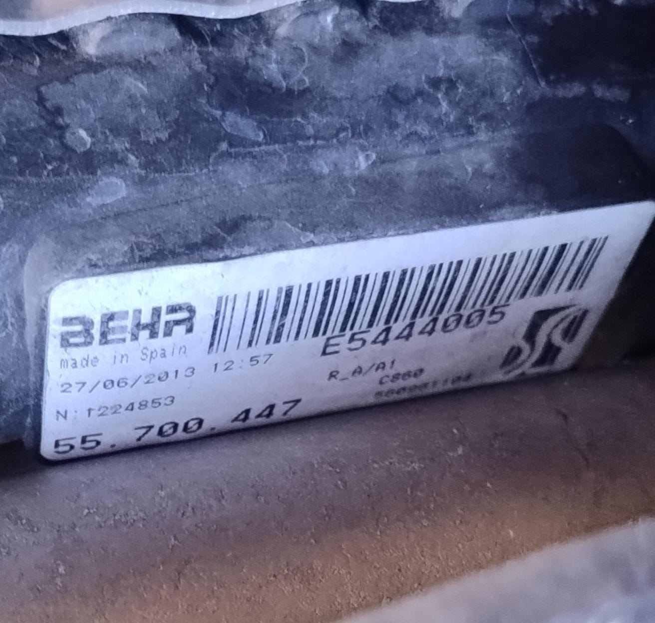 Calandra con radiatore e ventola