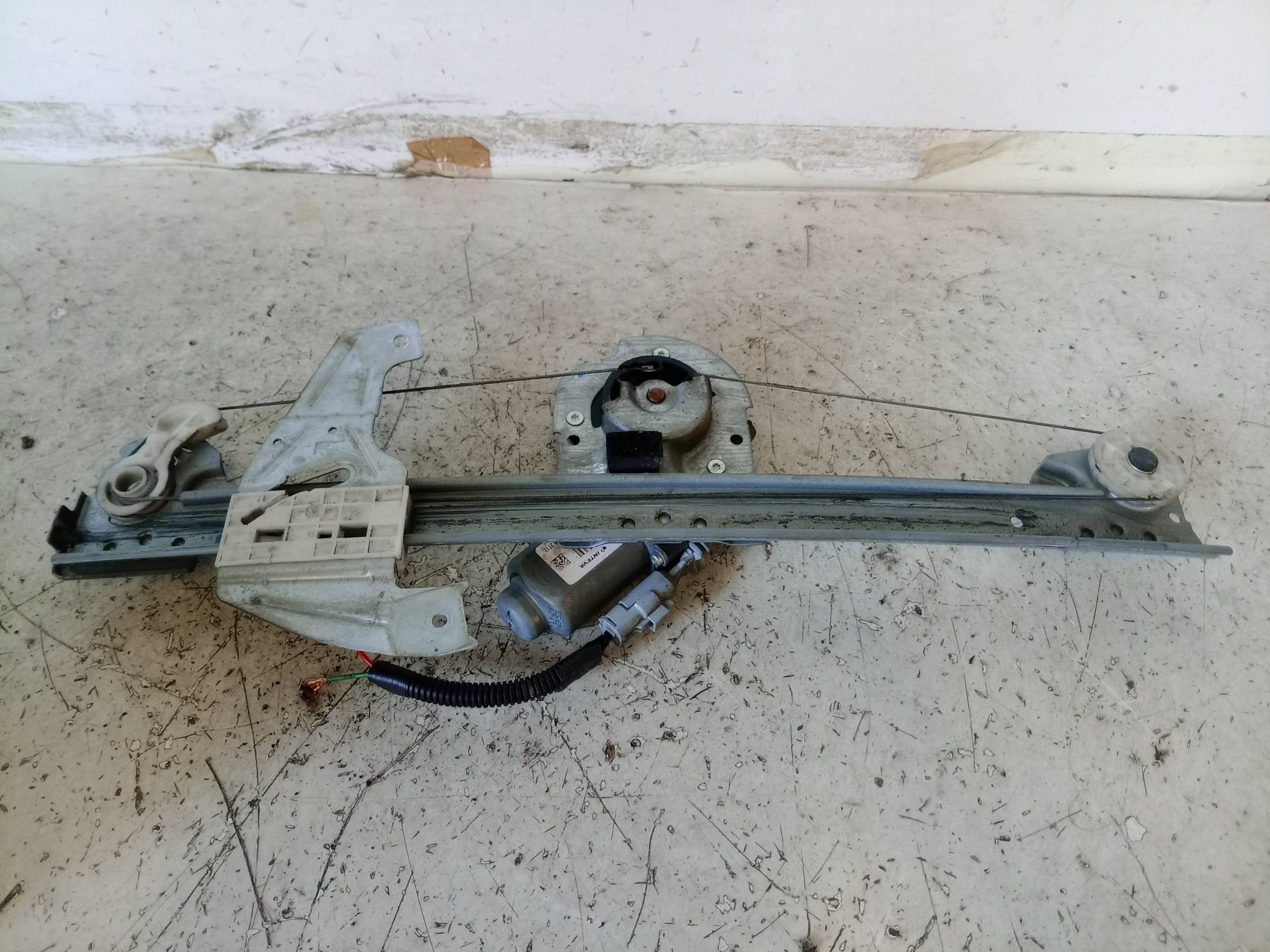 Alzacristallo elettr. porta ant. sx.