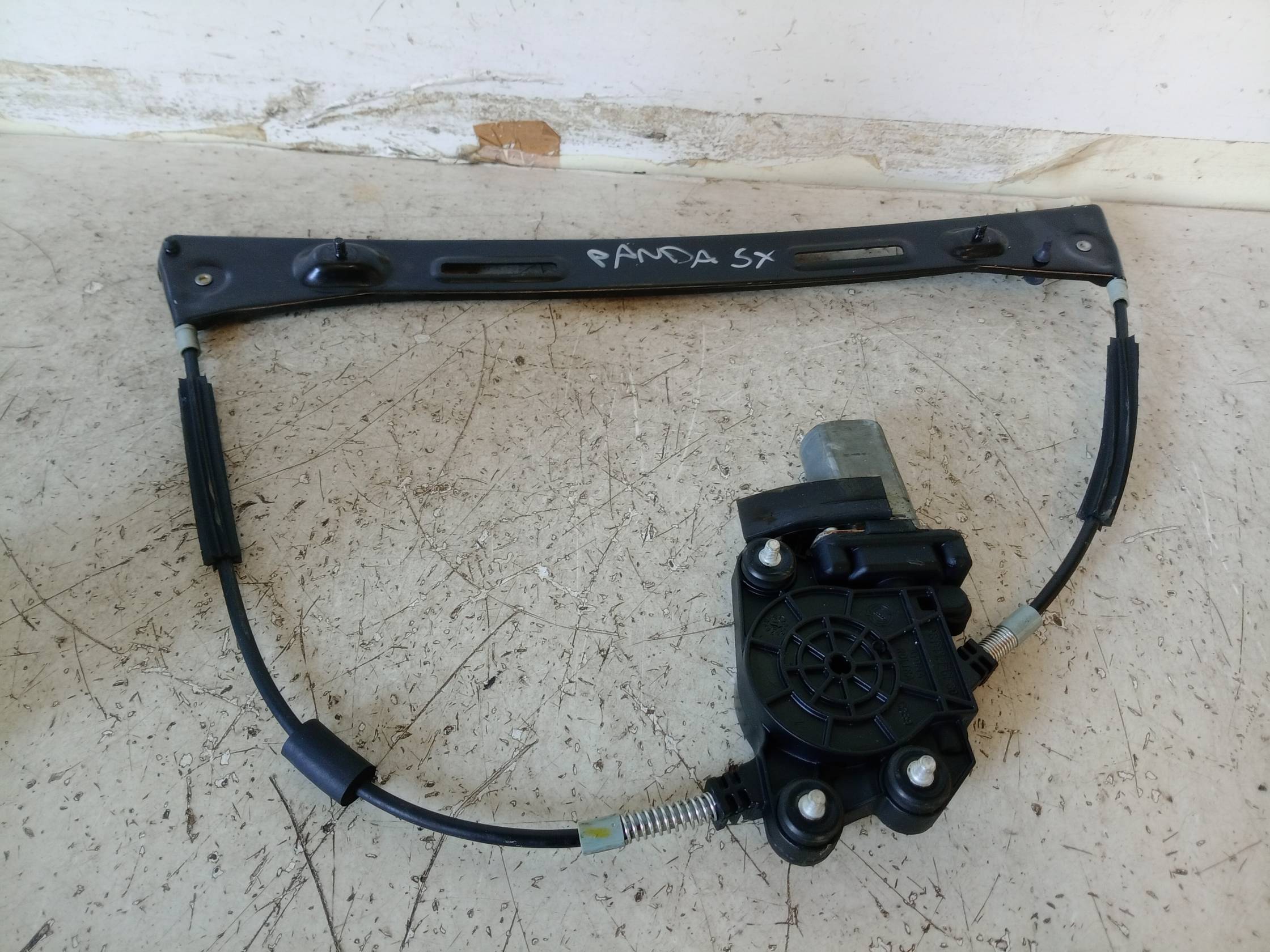 Alzacristallo elettr. porta ant. con motorino sx. Alzacristallo elettr. porta ant. con motorino sx.