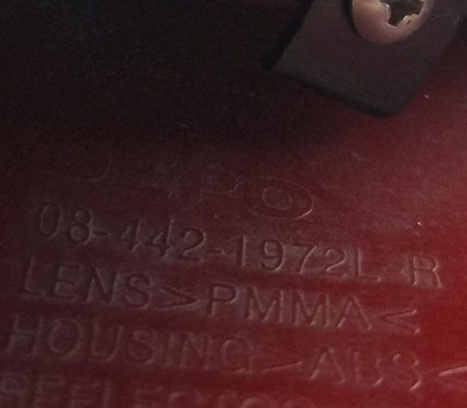 Fanale post. parte est. sx.