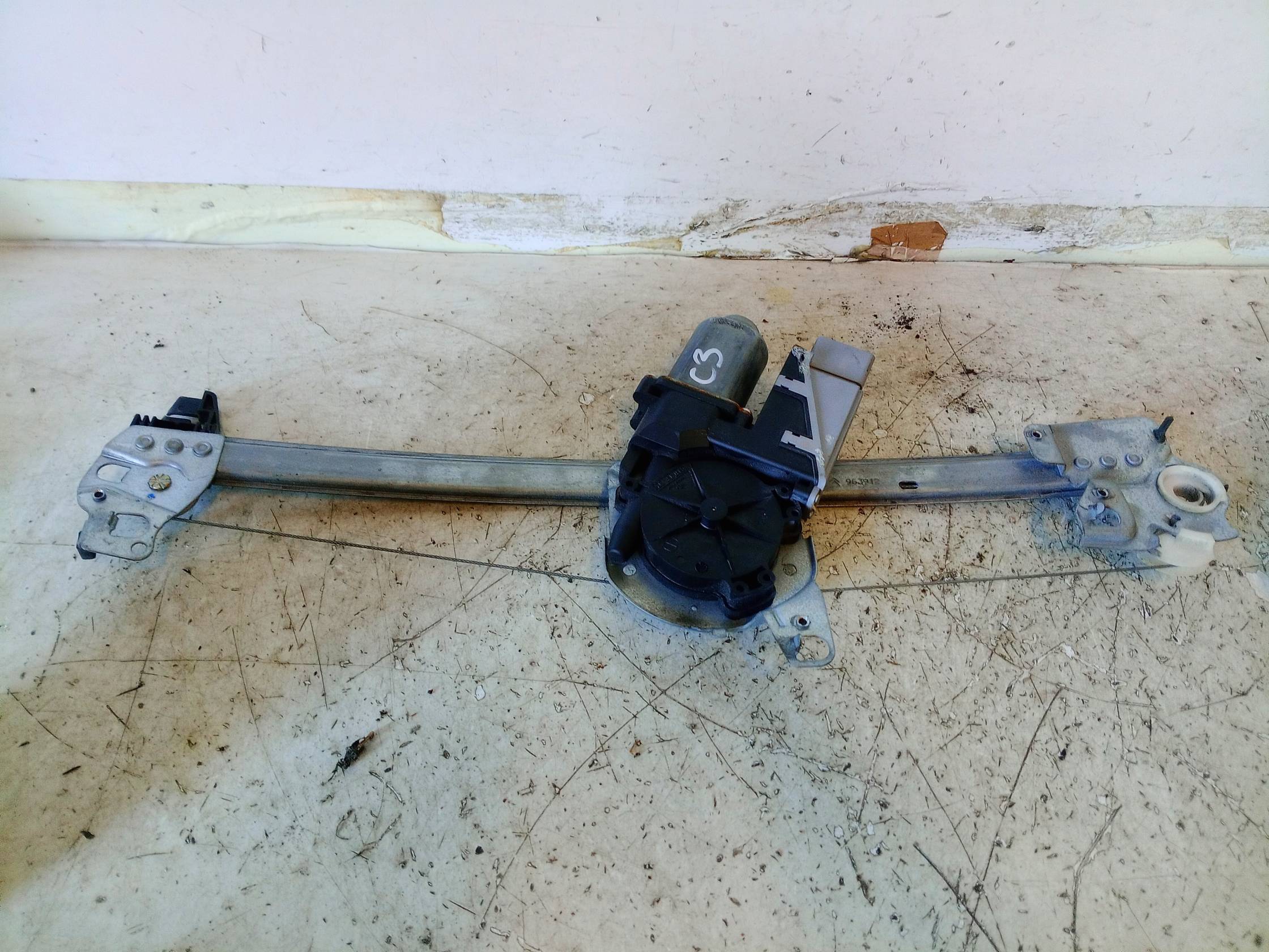 Alzacristallo elettr. porta ant. dx.